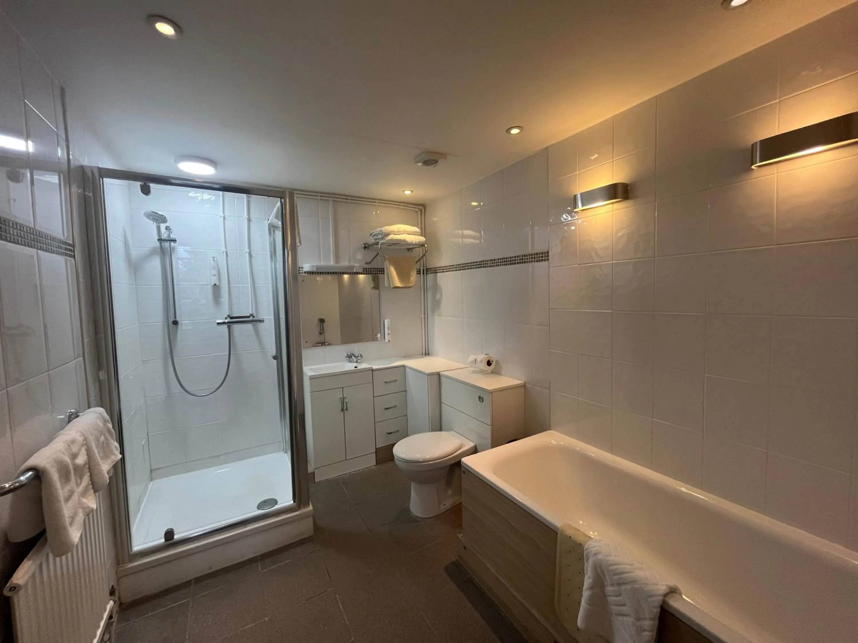 Shower in Avisford Park Hotel