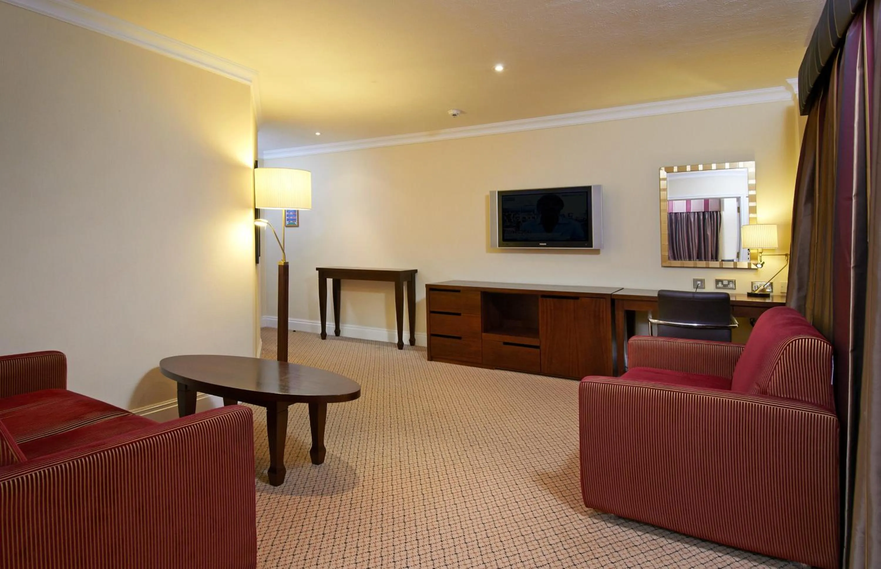 Living room in Avisford Park Hotel