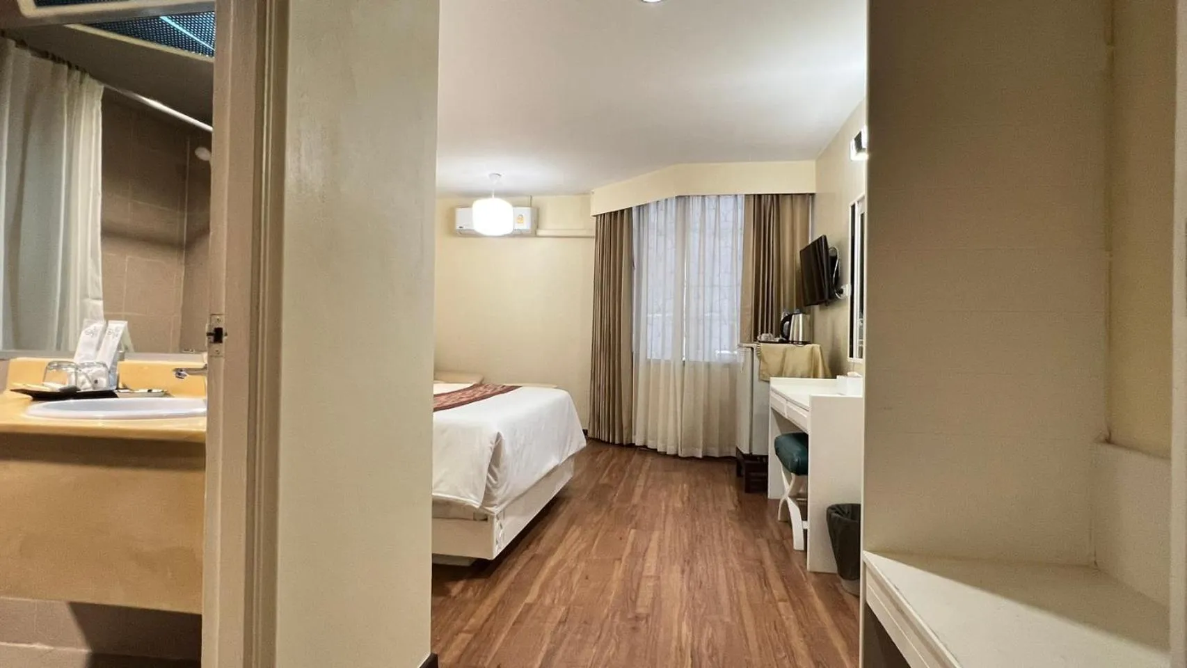 Photo of the whole room, Bed in Fortuna Hotel