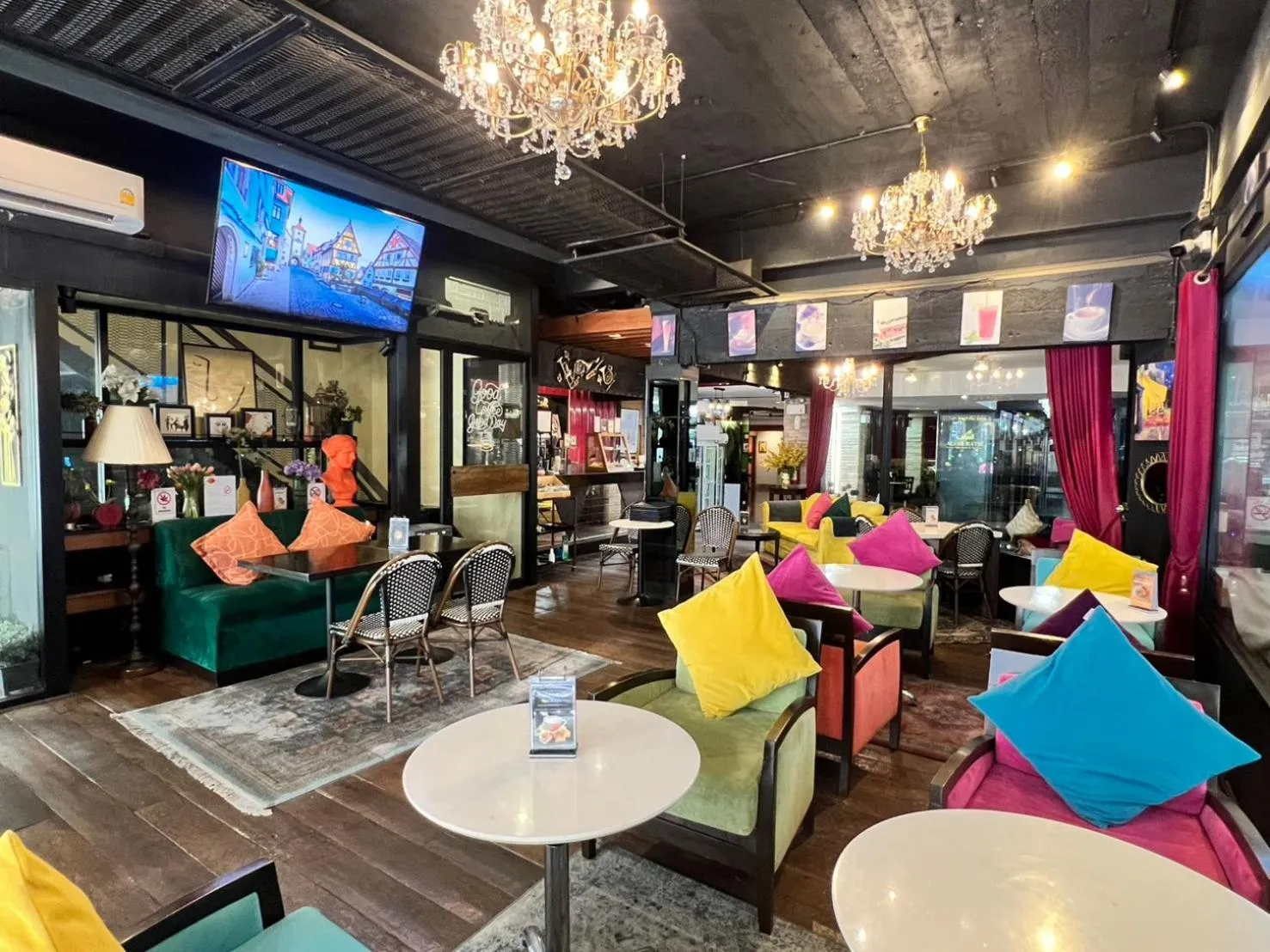 Restaurant/places to eat in Fortuna Hotel