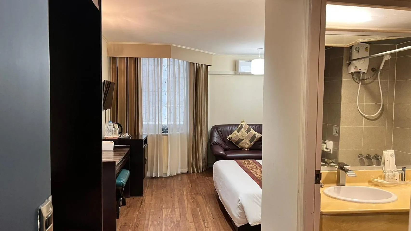 Photo of the whole room, Bed in Fortuna Hotel