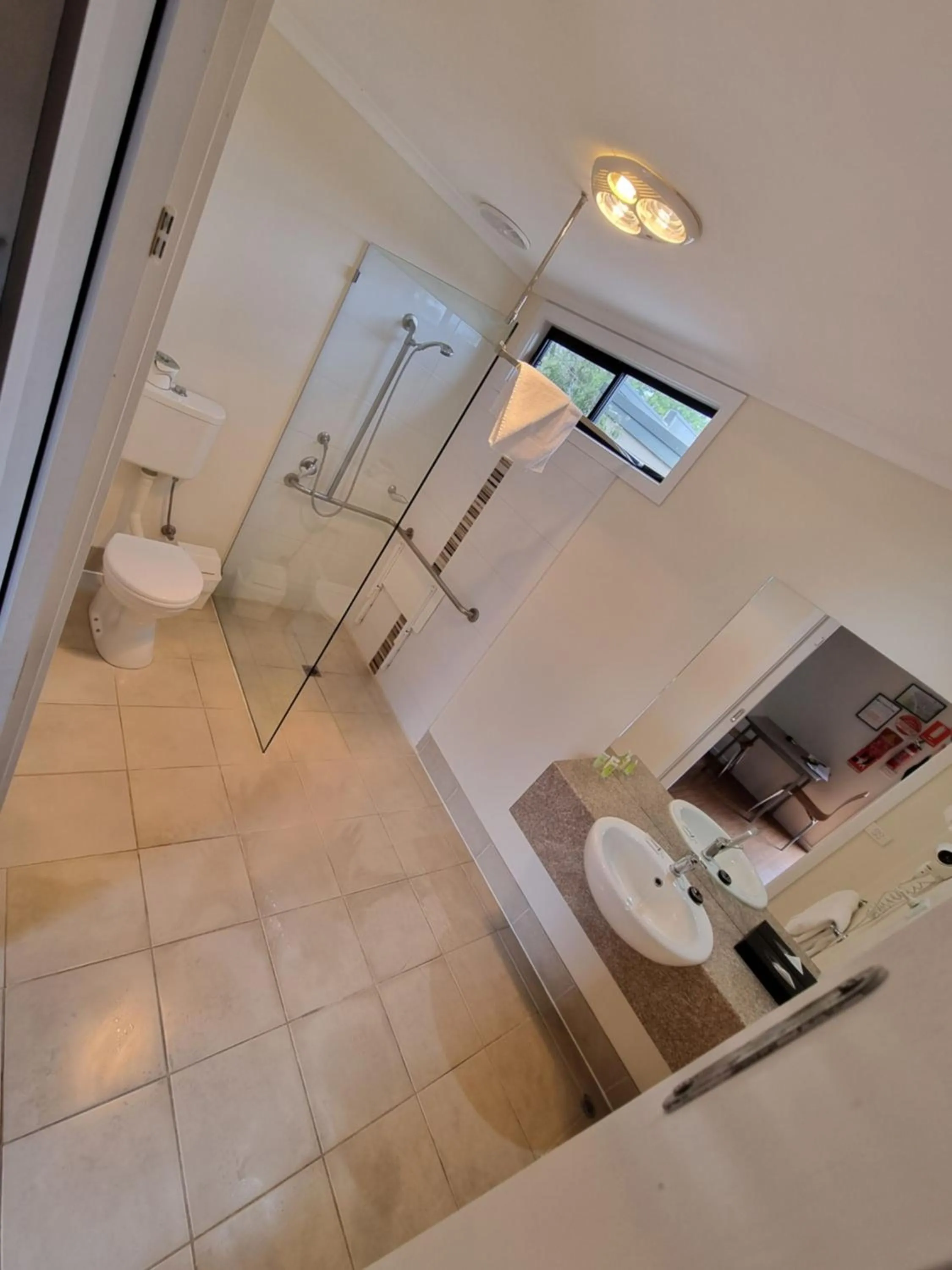 Bathroom in Airport Tourist Village Melbourne