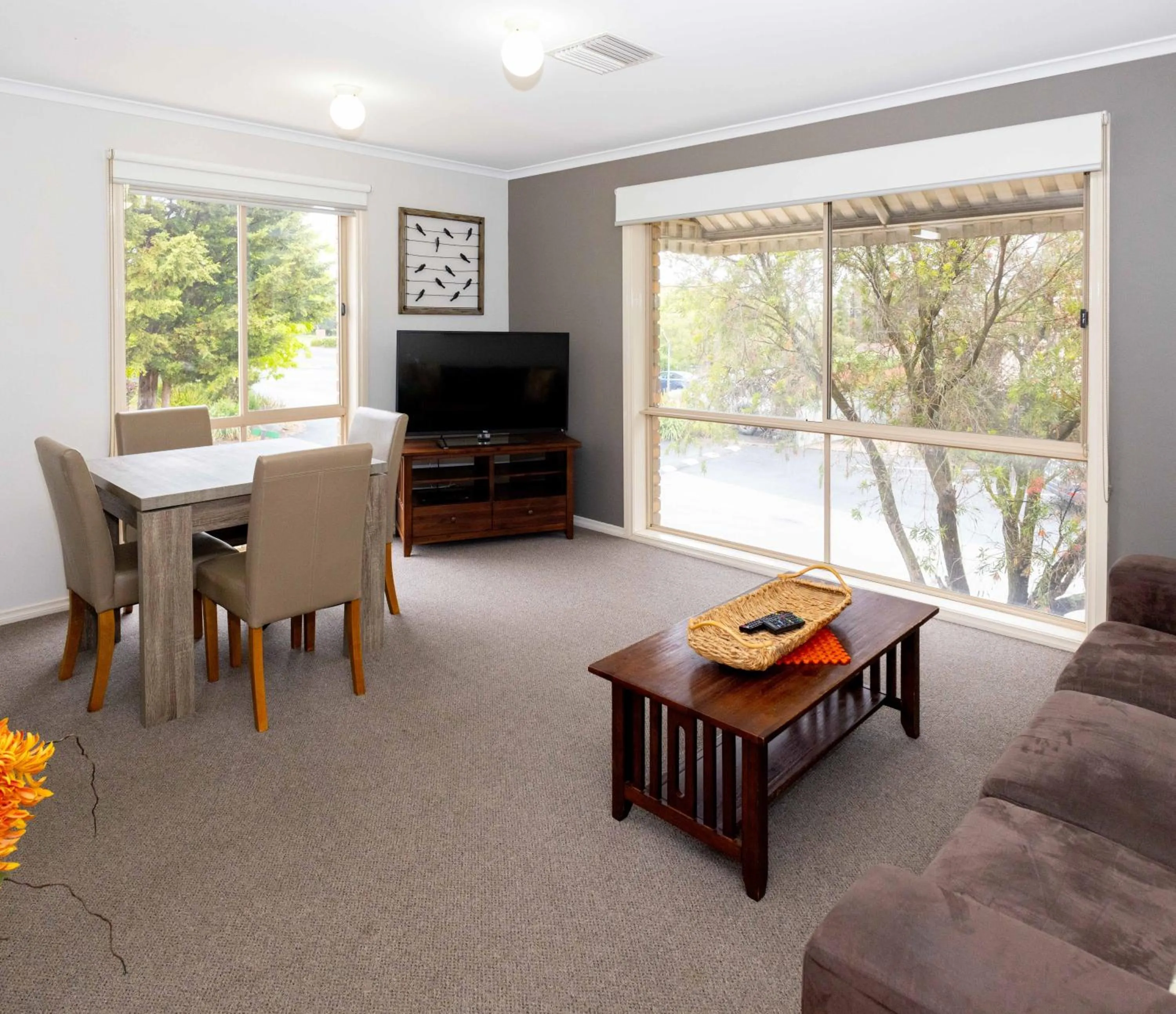 TV and multimedia in Airport Tourist Village Melbourne