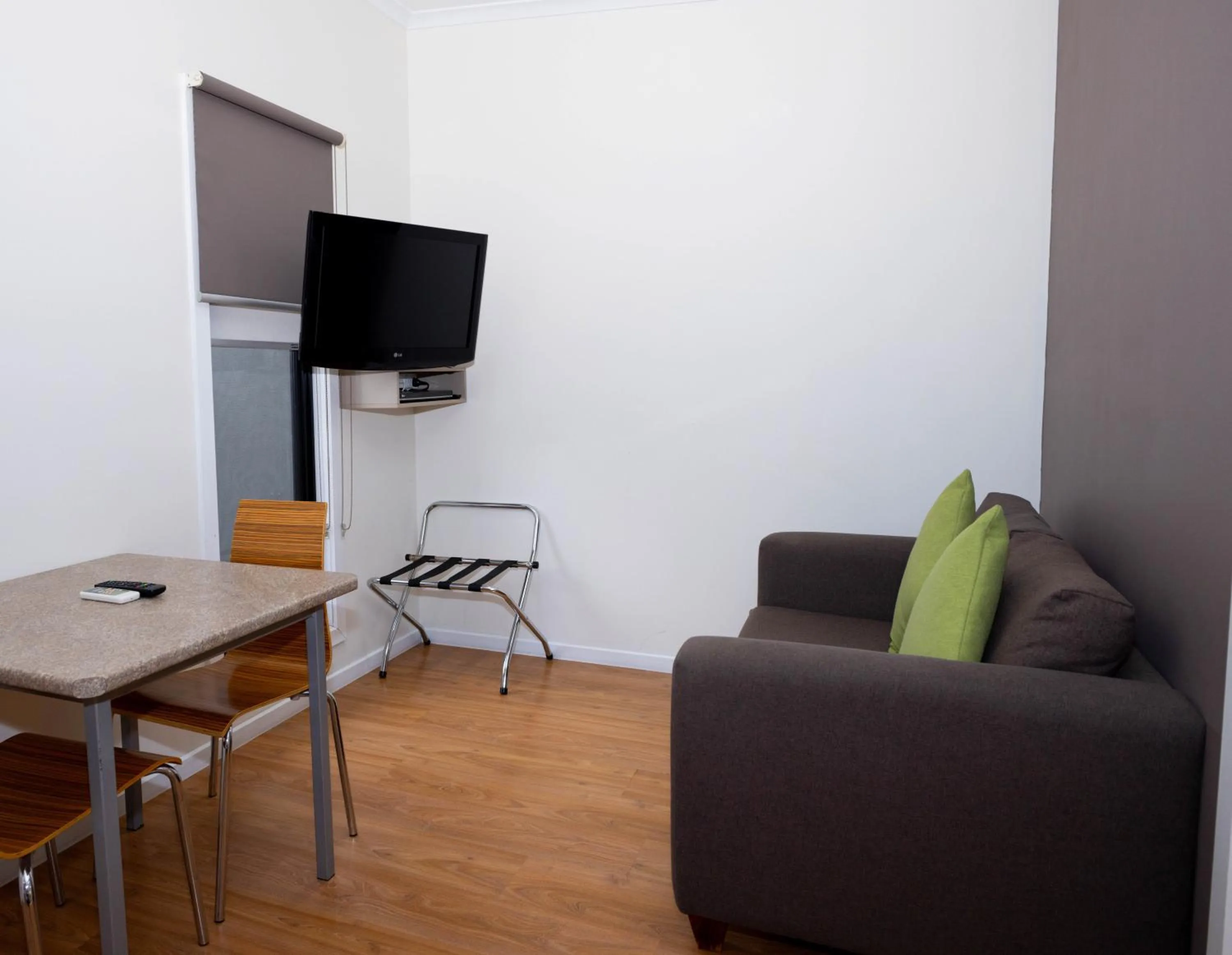 TV and multimedia in Airport Tourist Village Melbourne