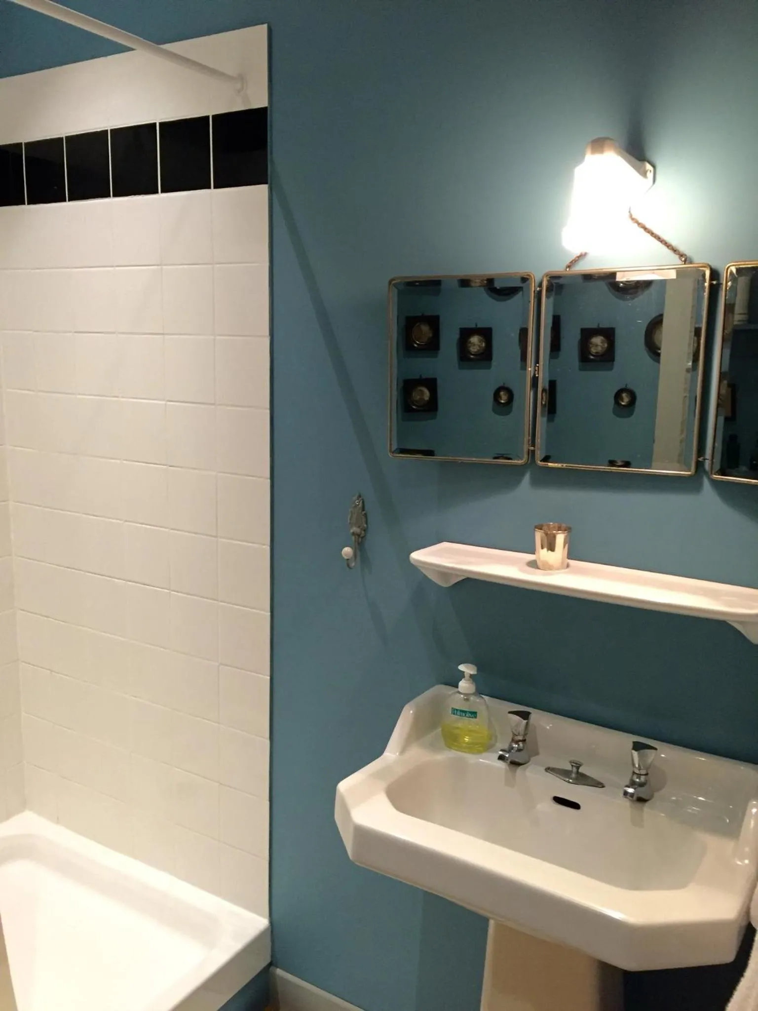 Bathroom in Chambres d'hôtes La Borderie du Gô près de La Rochelle - Nieul