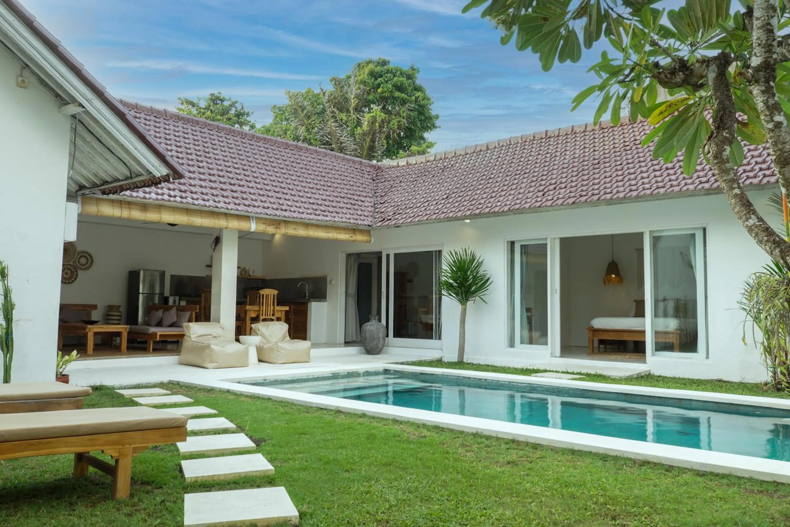 Property building in Villa Pagu