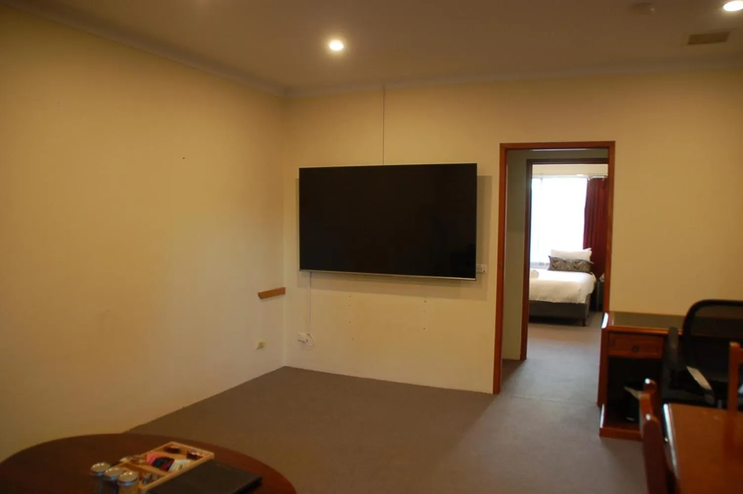 Bed in Meramie Motor Inn