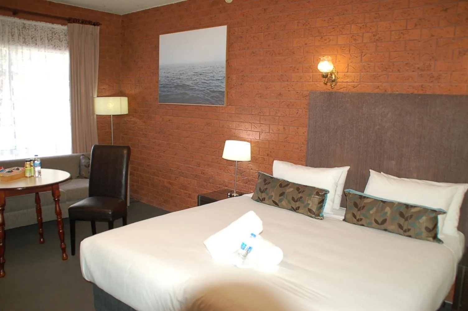 Bed in Meramie Motor Inn