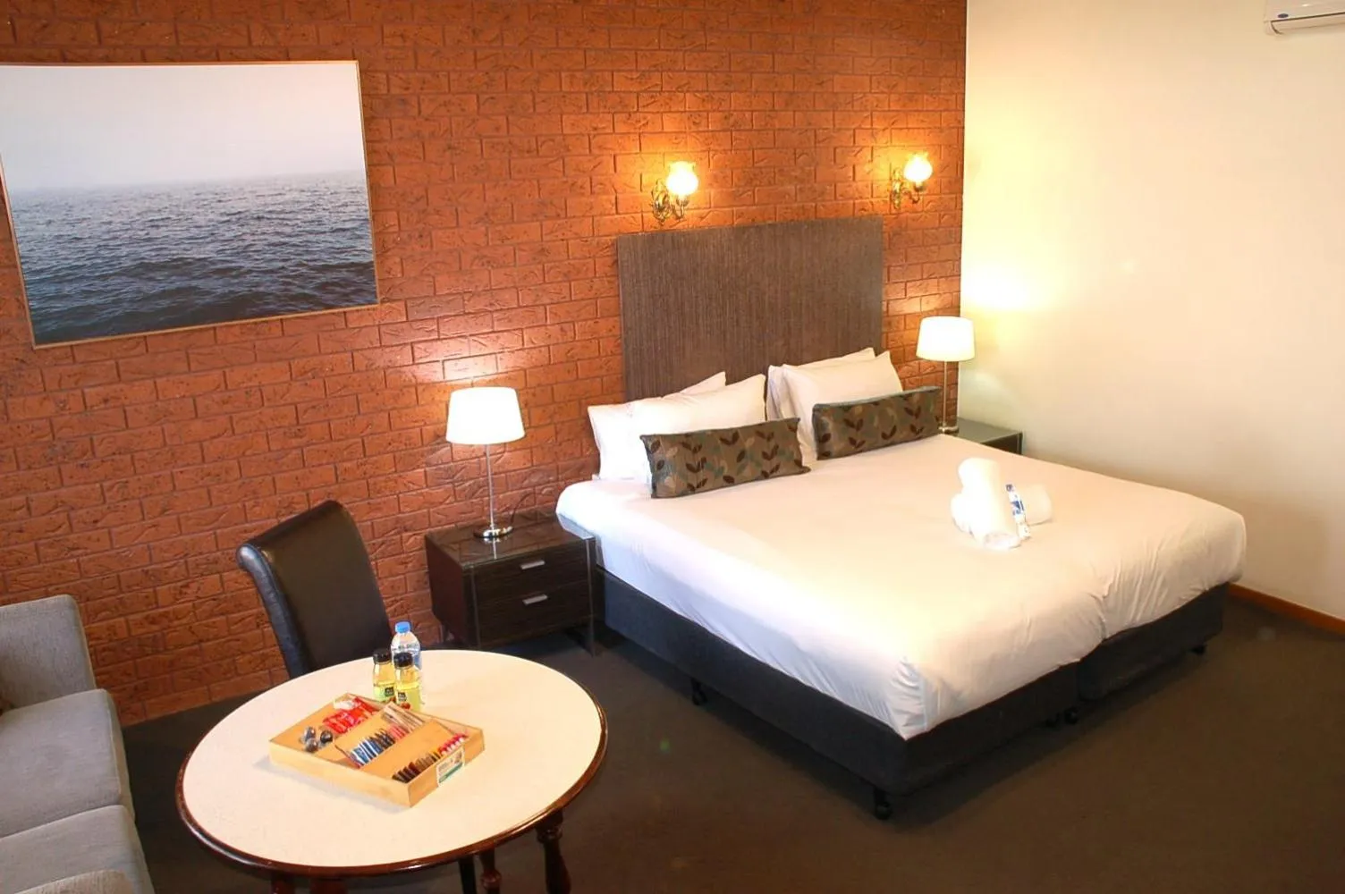 Bed in Meramie Motor Inn