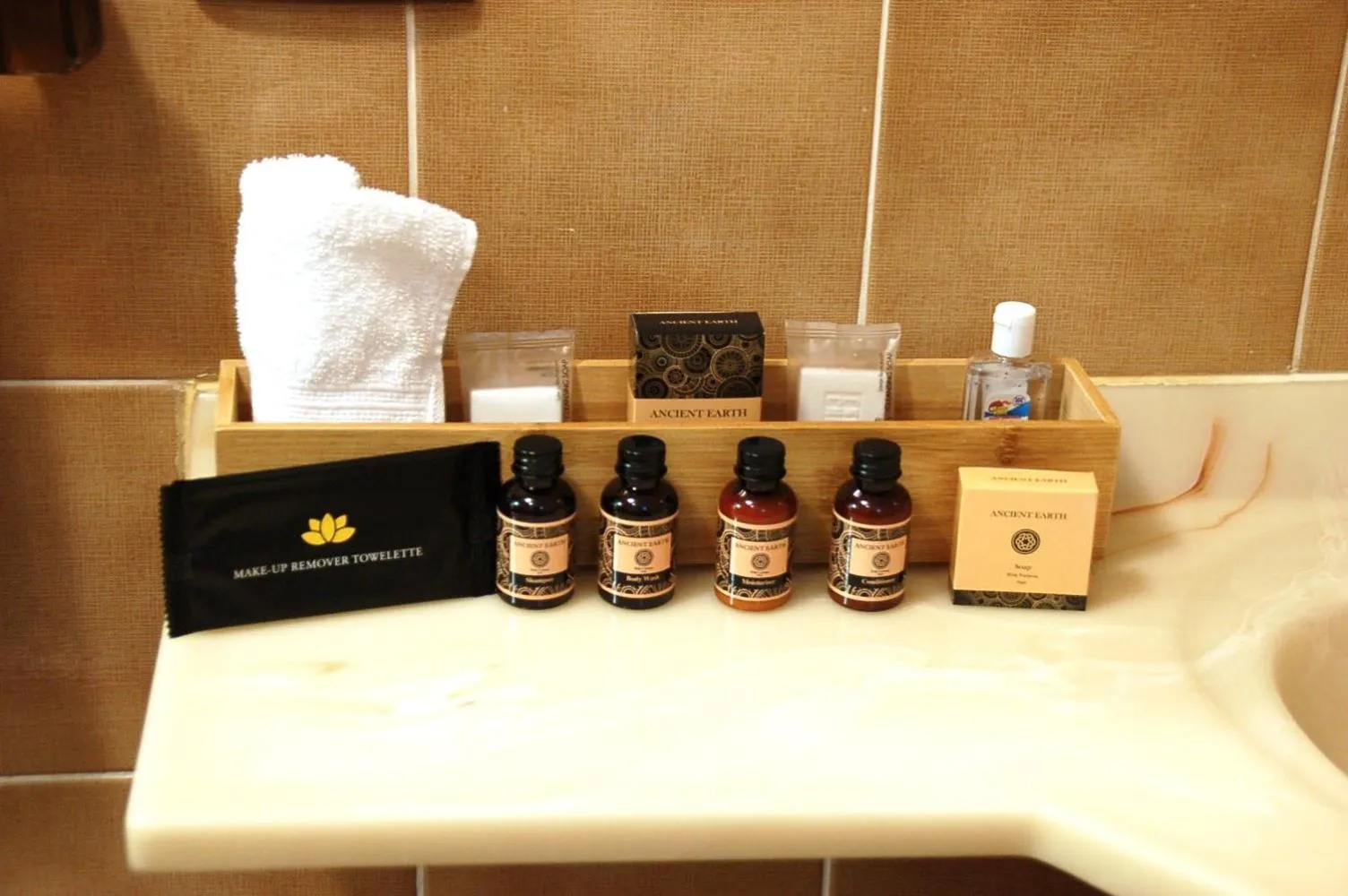 Bathroom in Meramie Motor Inn