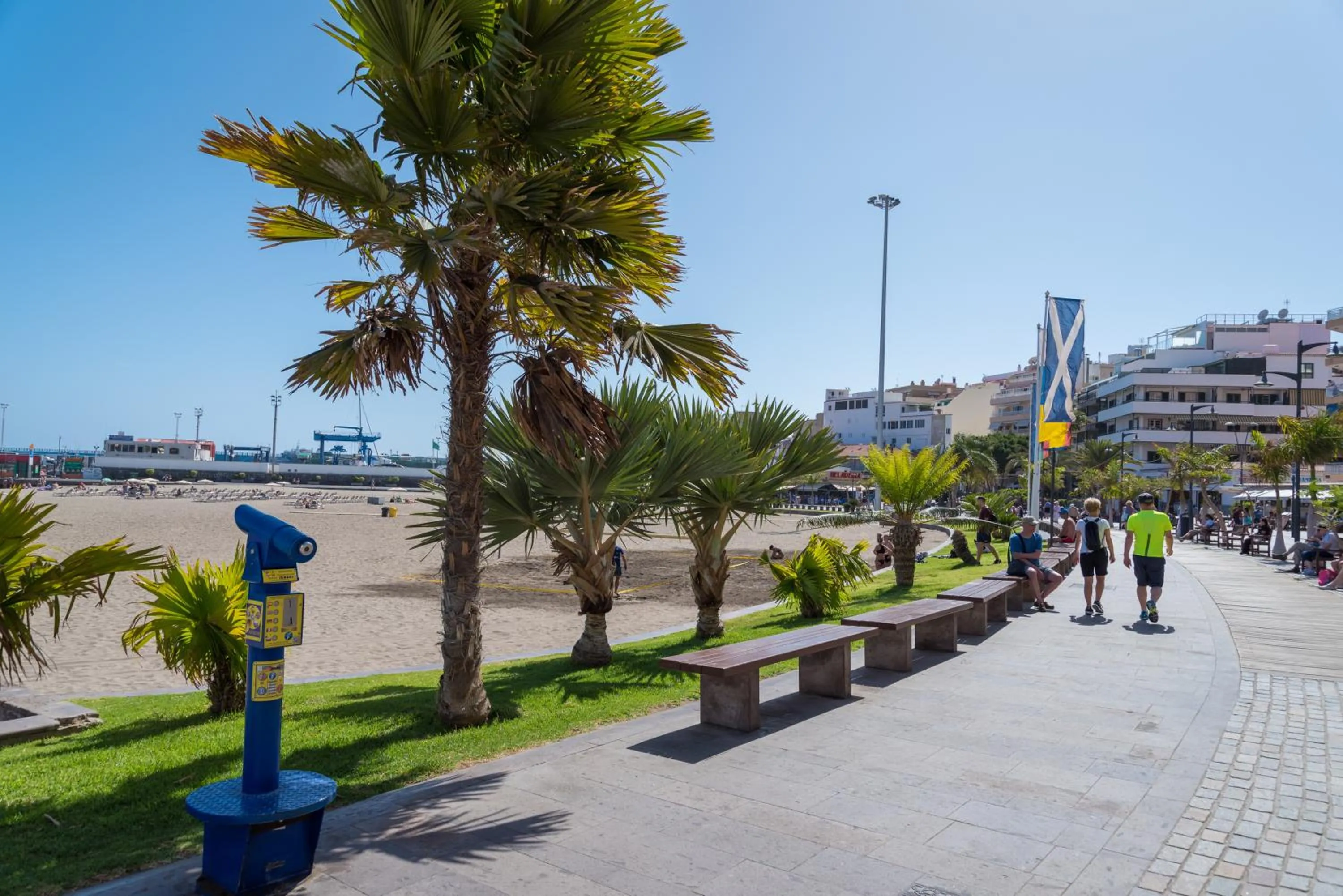 Restaurant/places to eat in Modern Apartment Los Cristianos Center