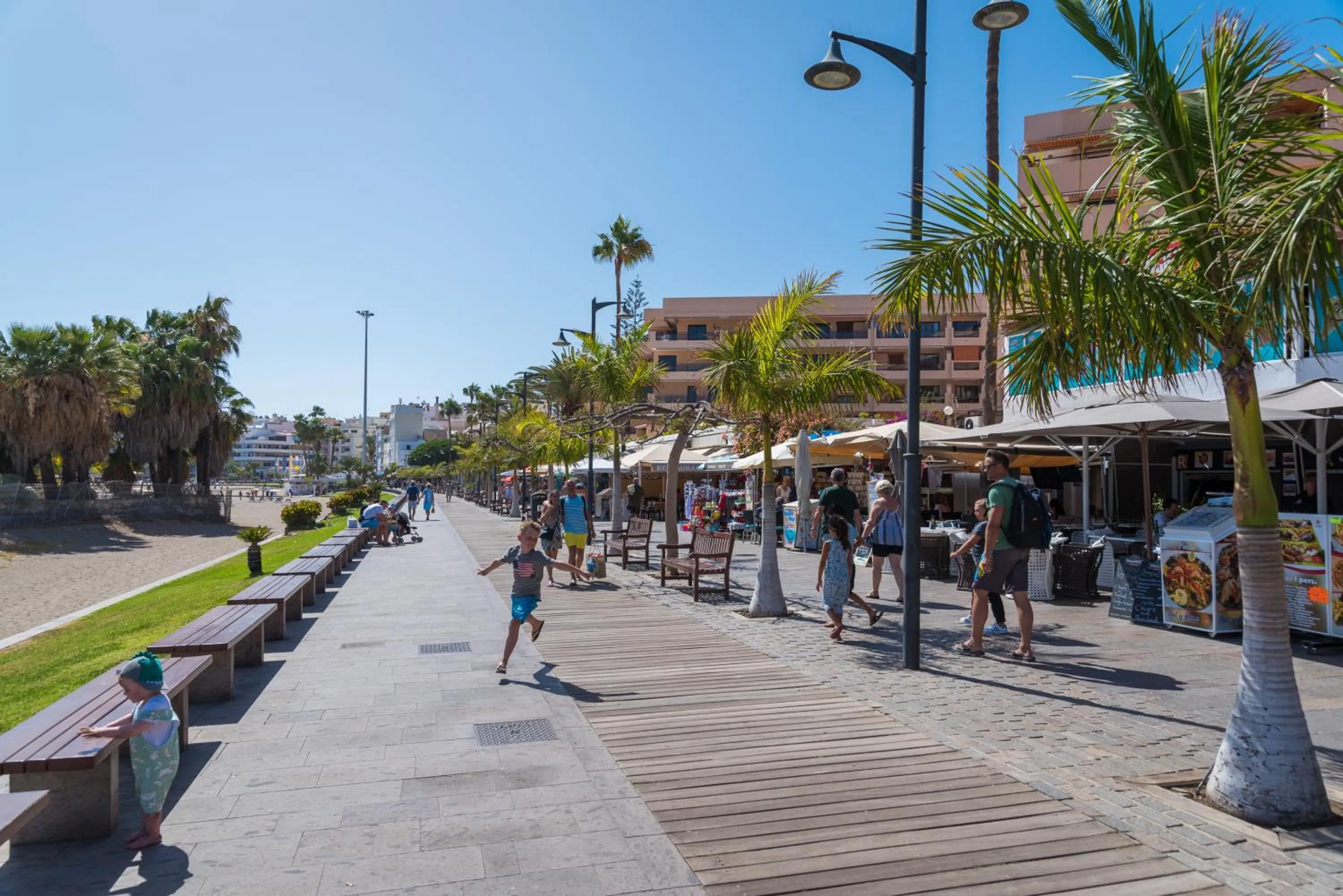 Restaurant/places to eat in Modern Apartment Los Cristianos Center