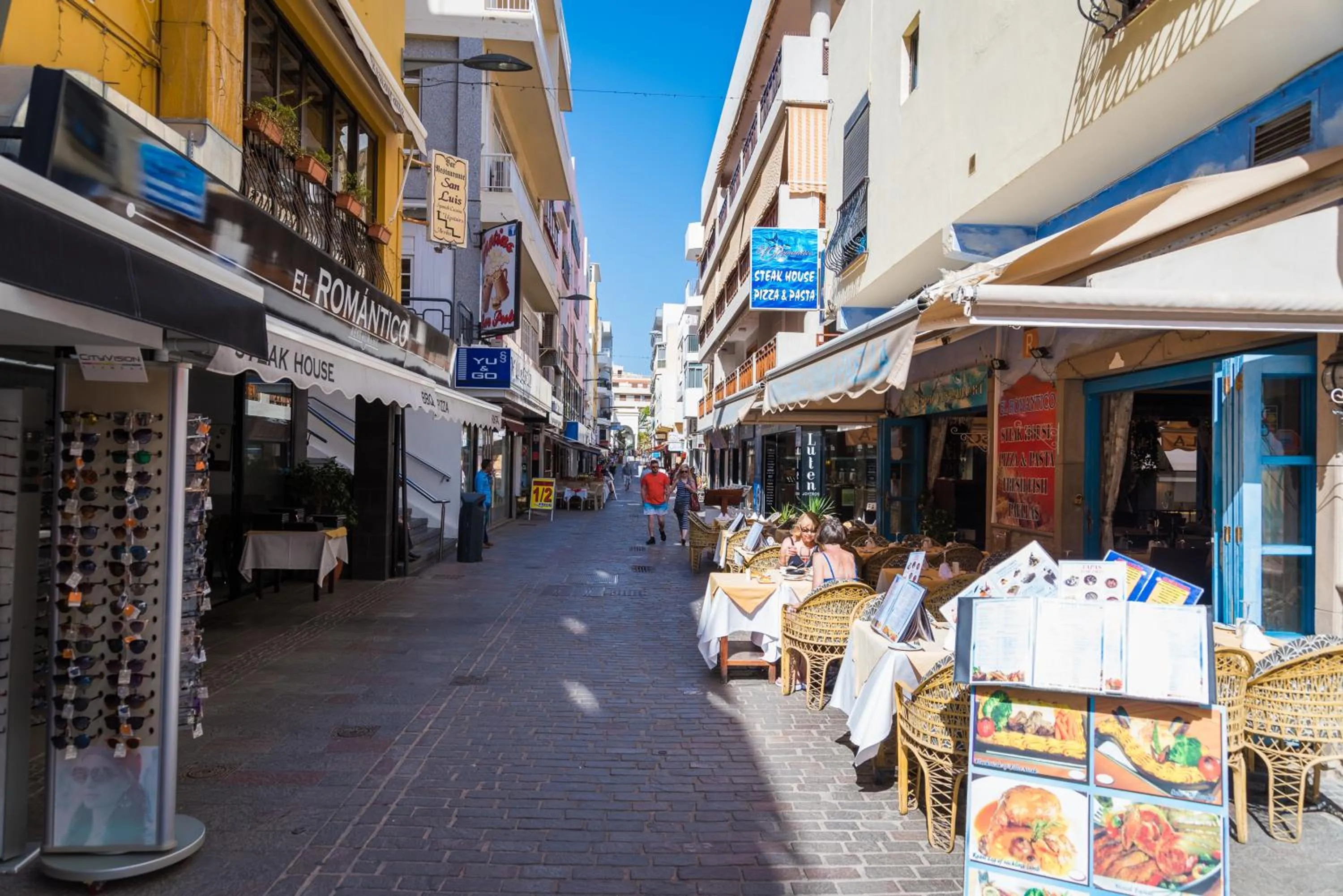 Restaurant/places to eat in Modern Apartment Los Cristianos Center