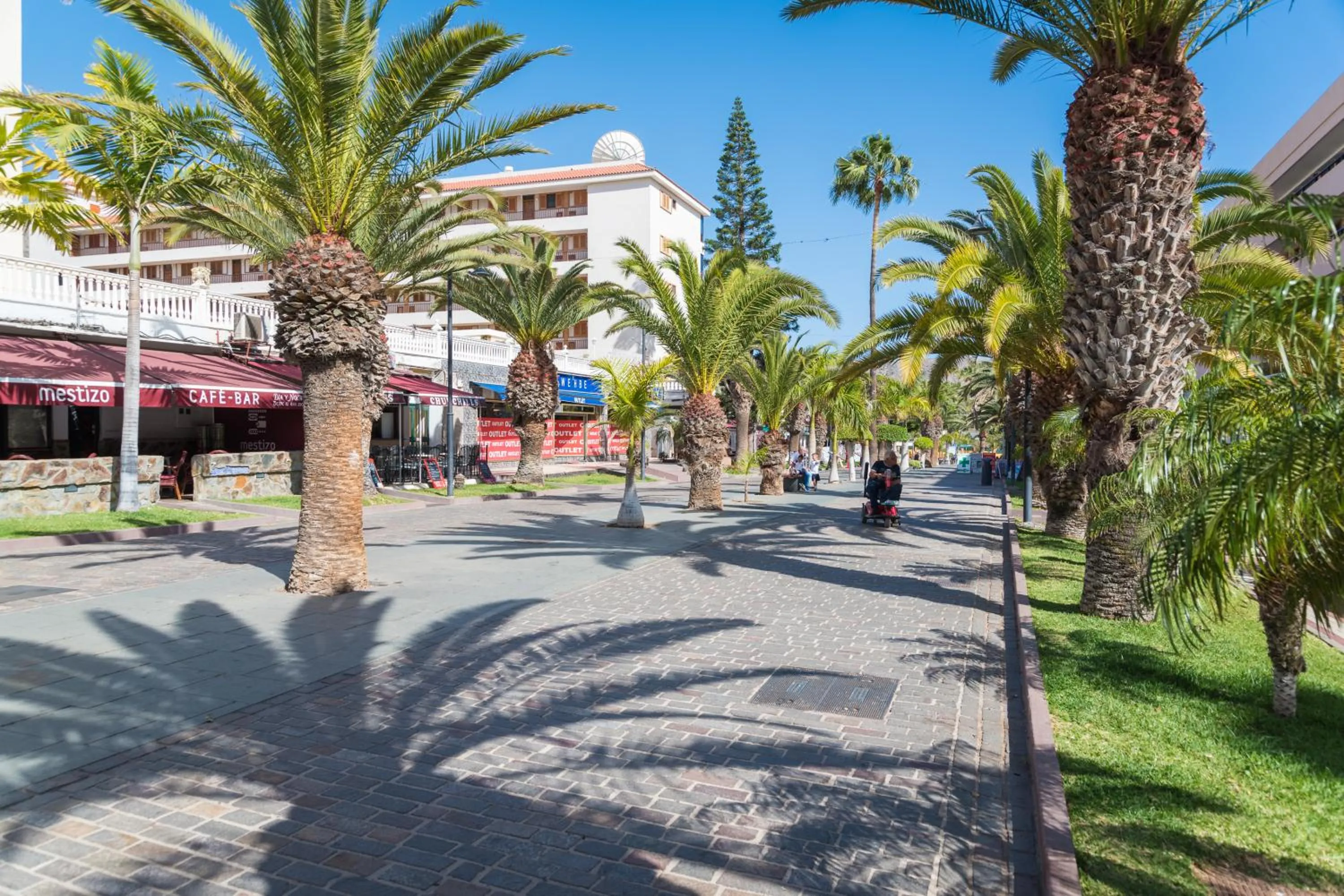 Restaurant/places to eat in Modern Apartment Los Cristianos Center