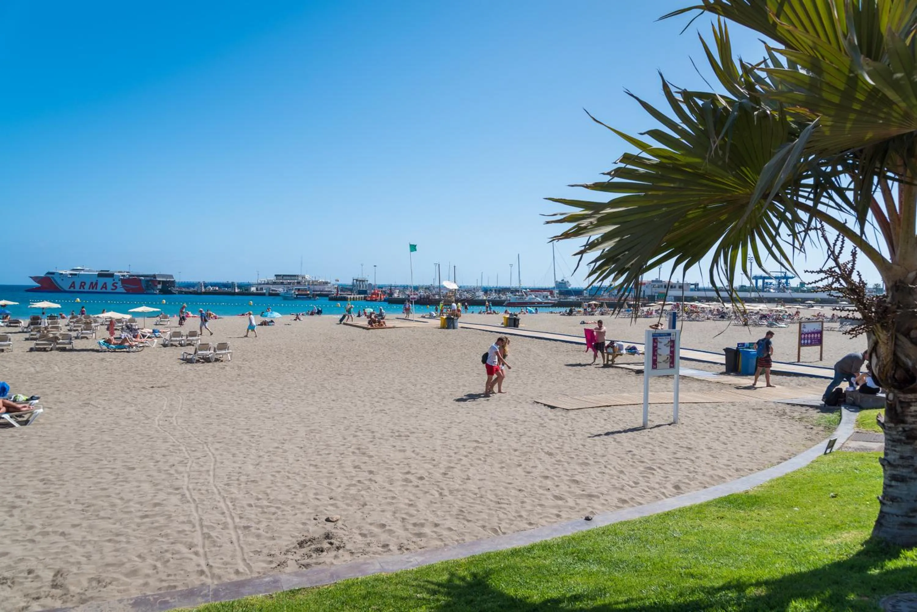 Beach in Modern Apartment Los Cristianos Center