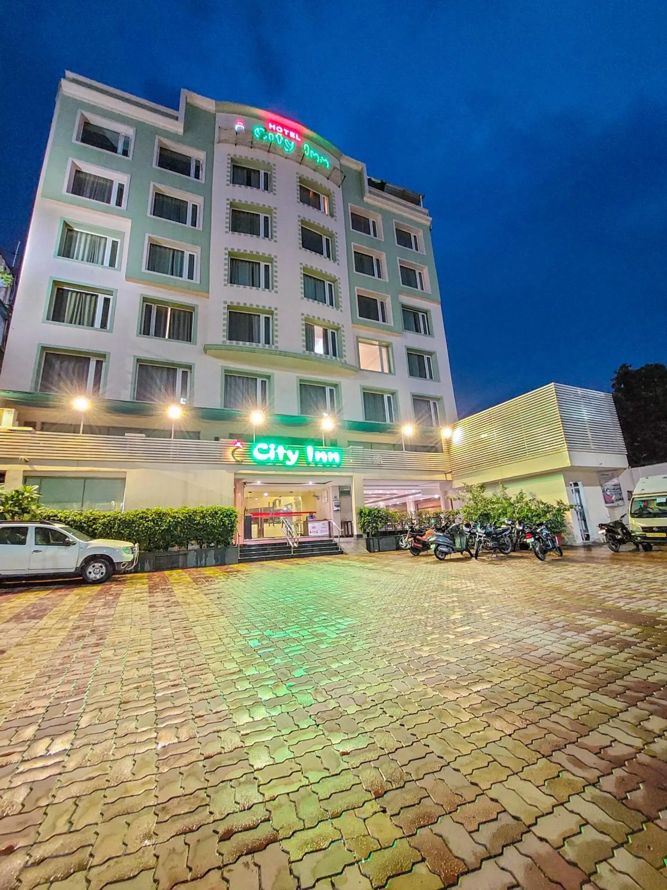 Property building in Hotel City Inn Property building in Hotel City Inn