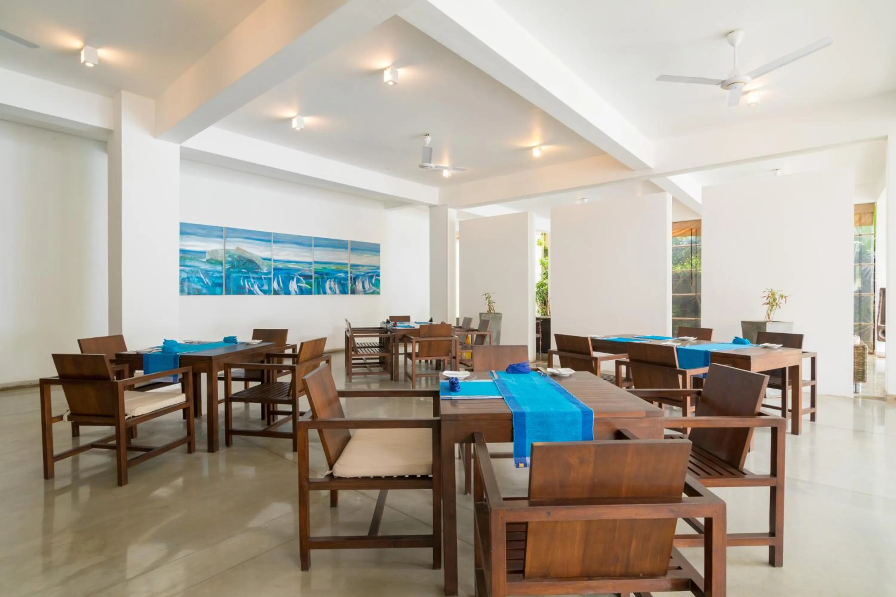Restaurant/places to eat in Roman Beach Hotel