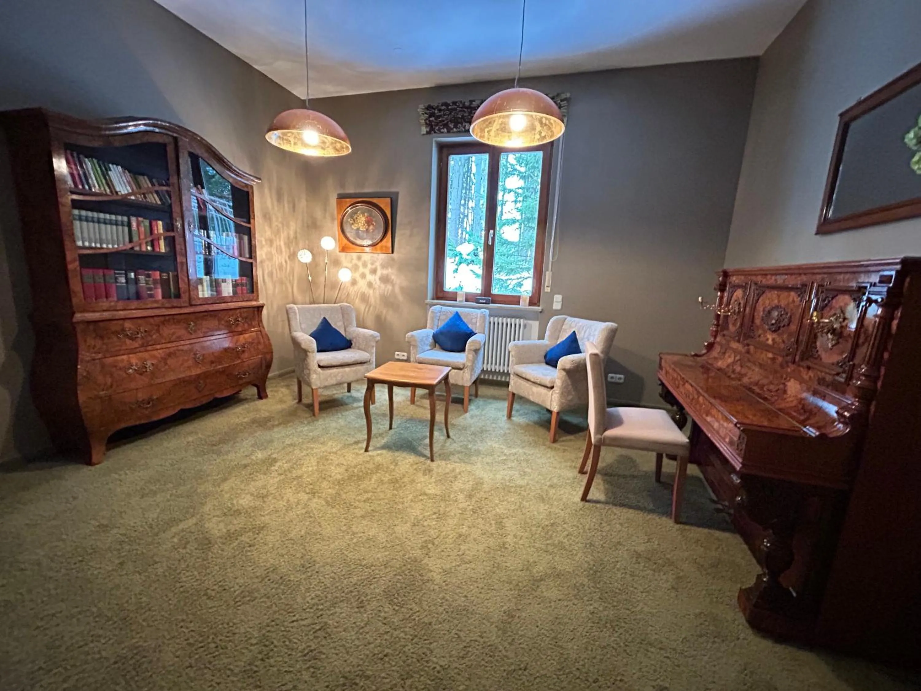 Library in hideauts hotels Der Rosengarten