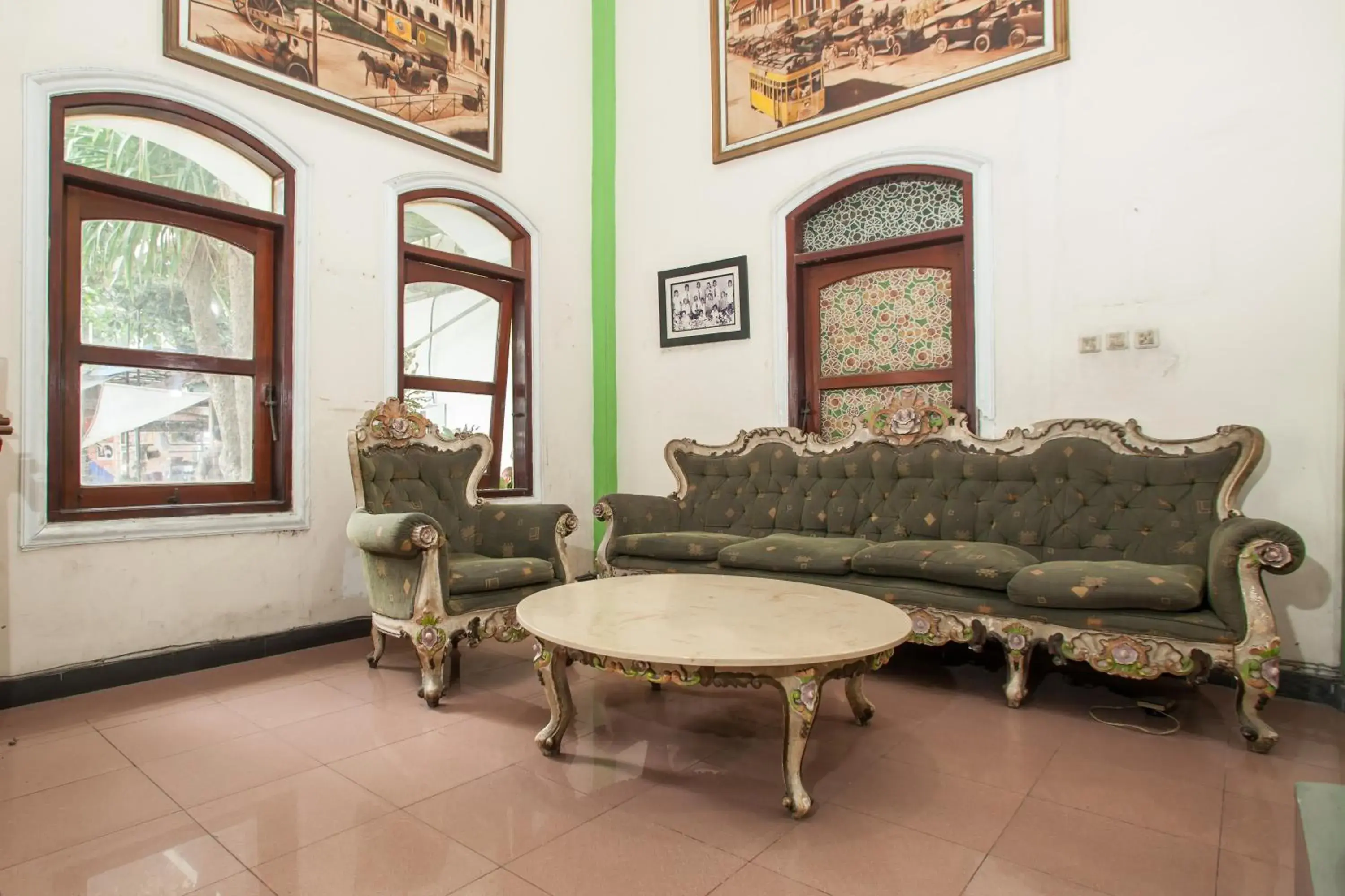 Lobby or reception in RedDoorz @ Genteng Surabaya 2 Lobby or reception in RedDoorz @ Genteng Surabaya 2