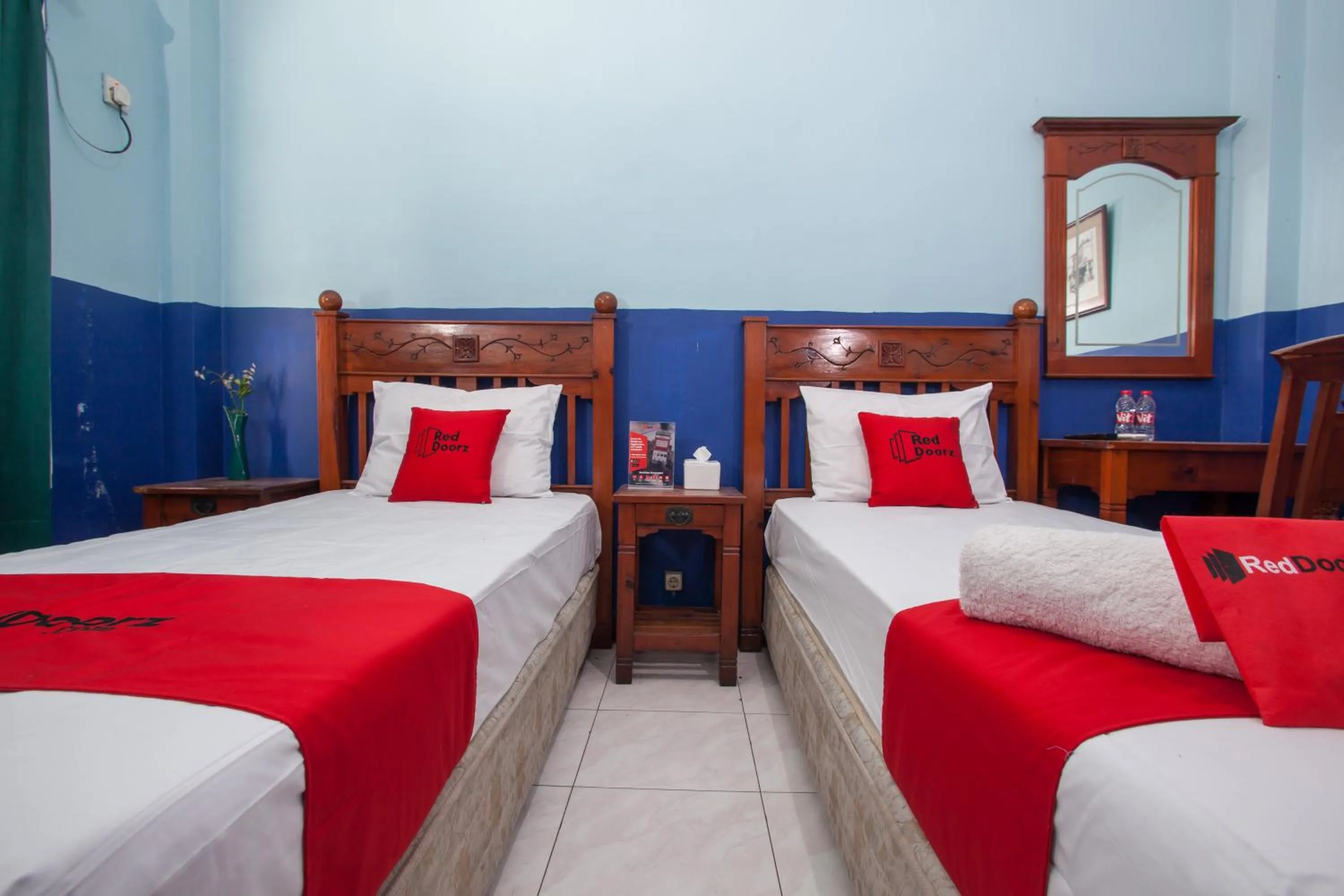 Bedroom, Bed in RedDoorz @ Genteng Surabaya 2