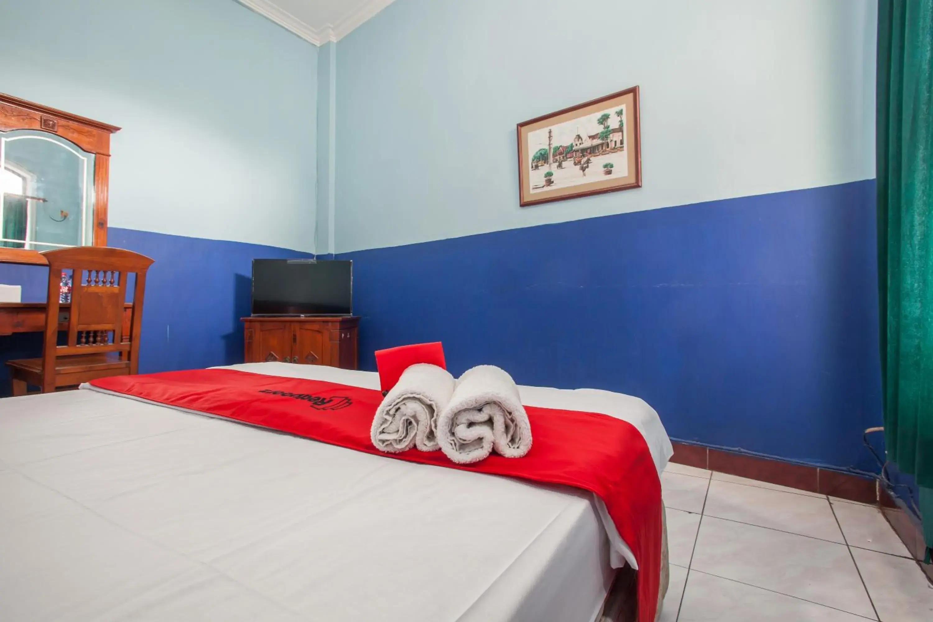 Bedroom, Bed in RedDoorz @ Genteng Surabaya 2 Bedroom, Bed in RedDoorz @ Genteng Surabaya 2