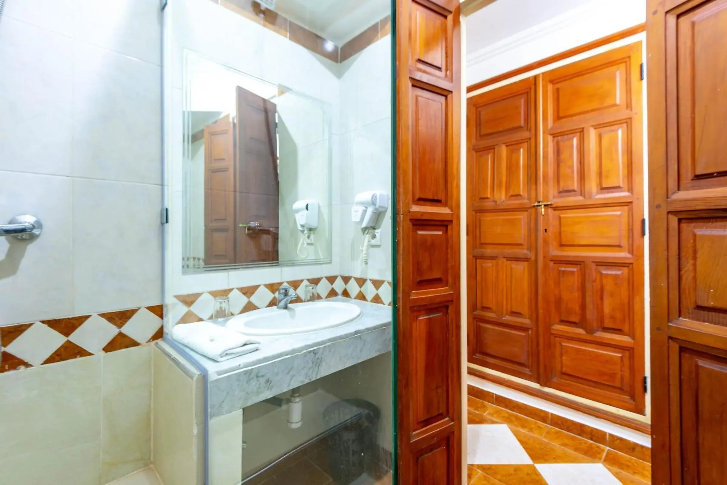 Shower in Hotel Oudaya & Spa Shower in Hotel Oudaya & Spa