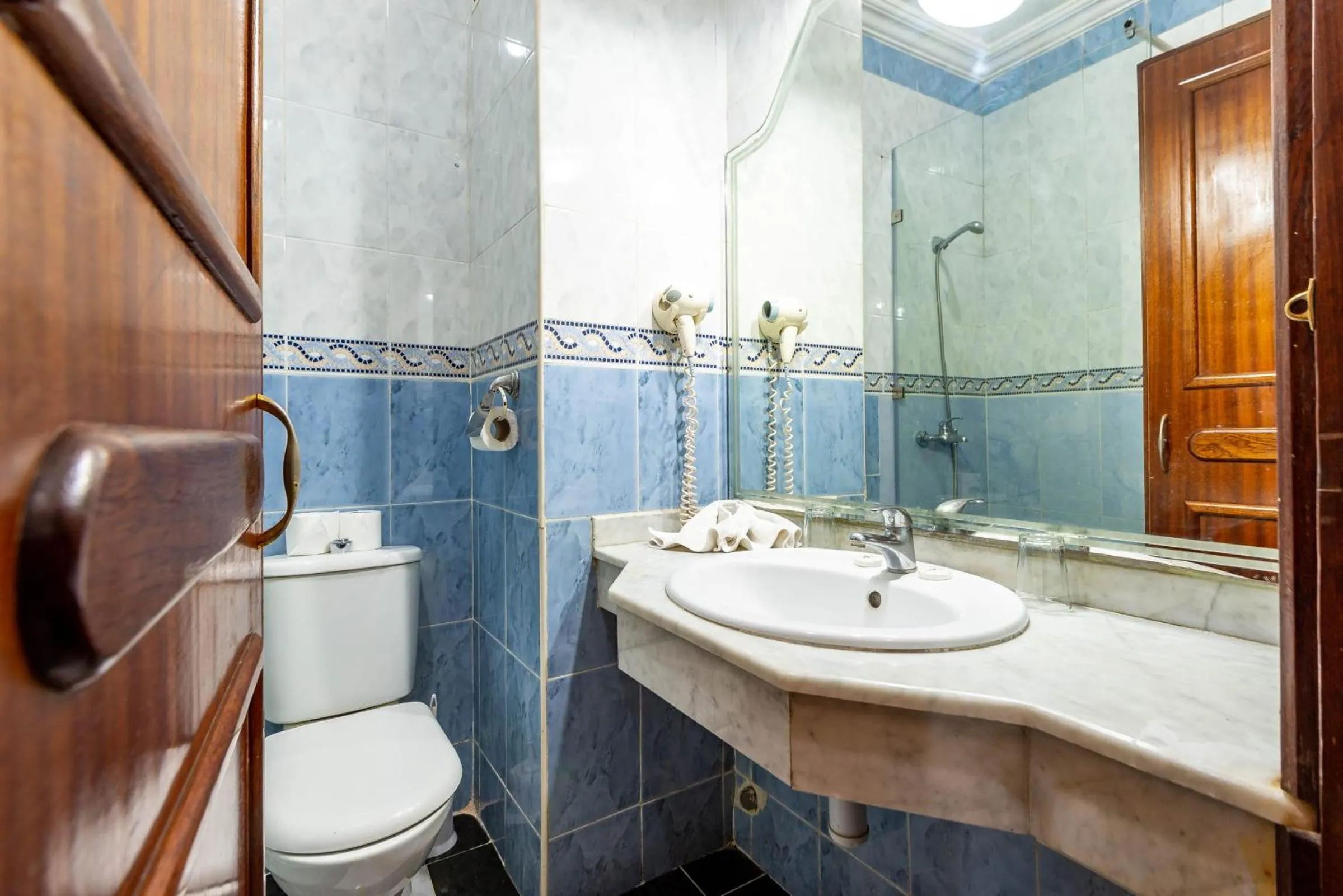 Shower in Hotel Oudaya & Spa