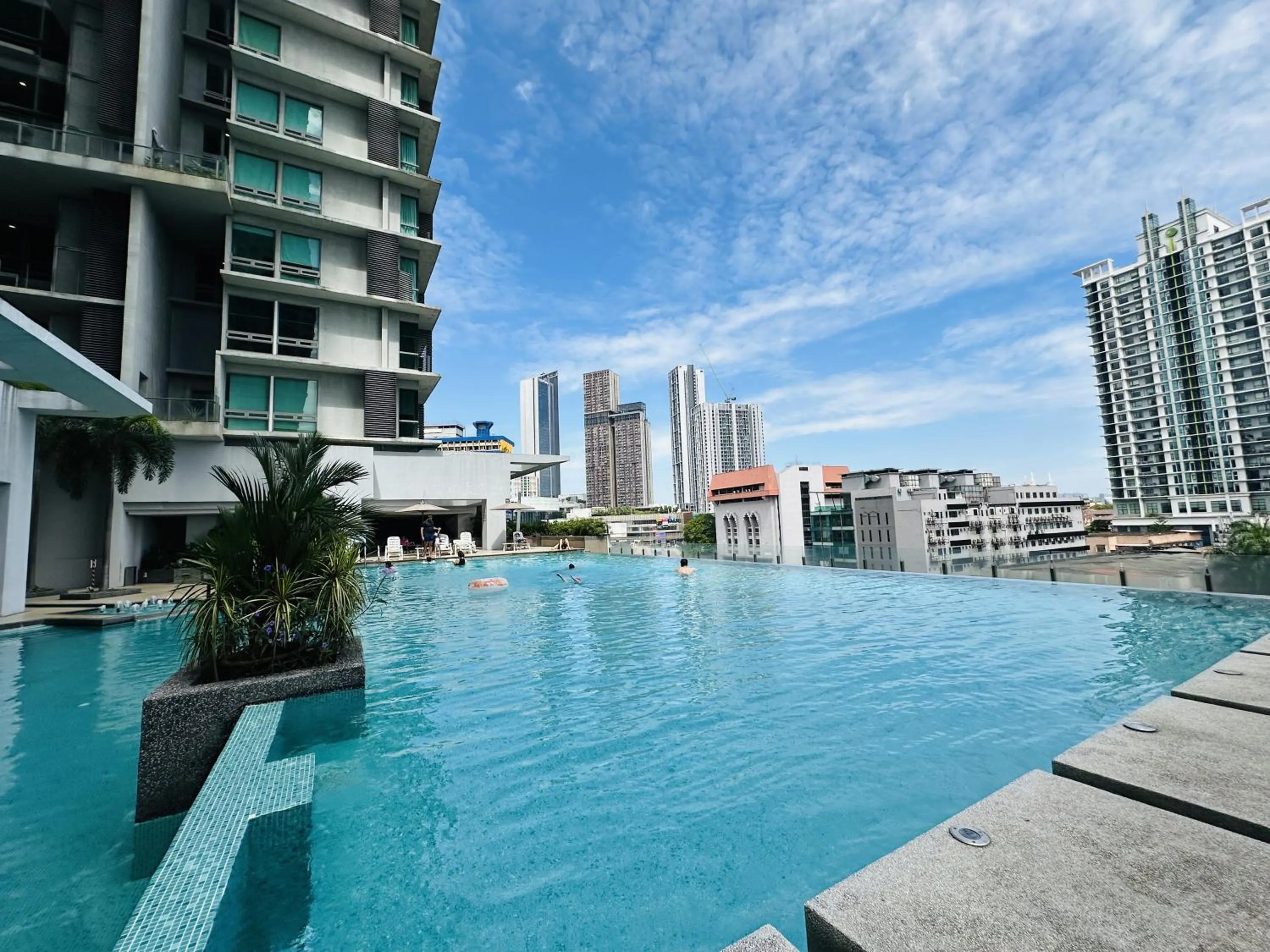 Swimming pool in Urban Suites @ Swiss Garden Residence
