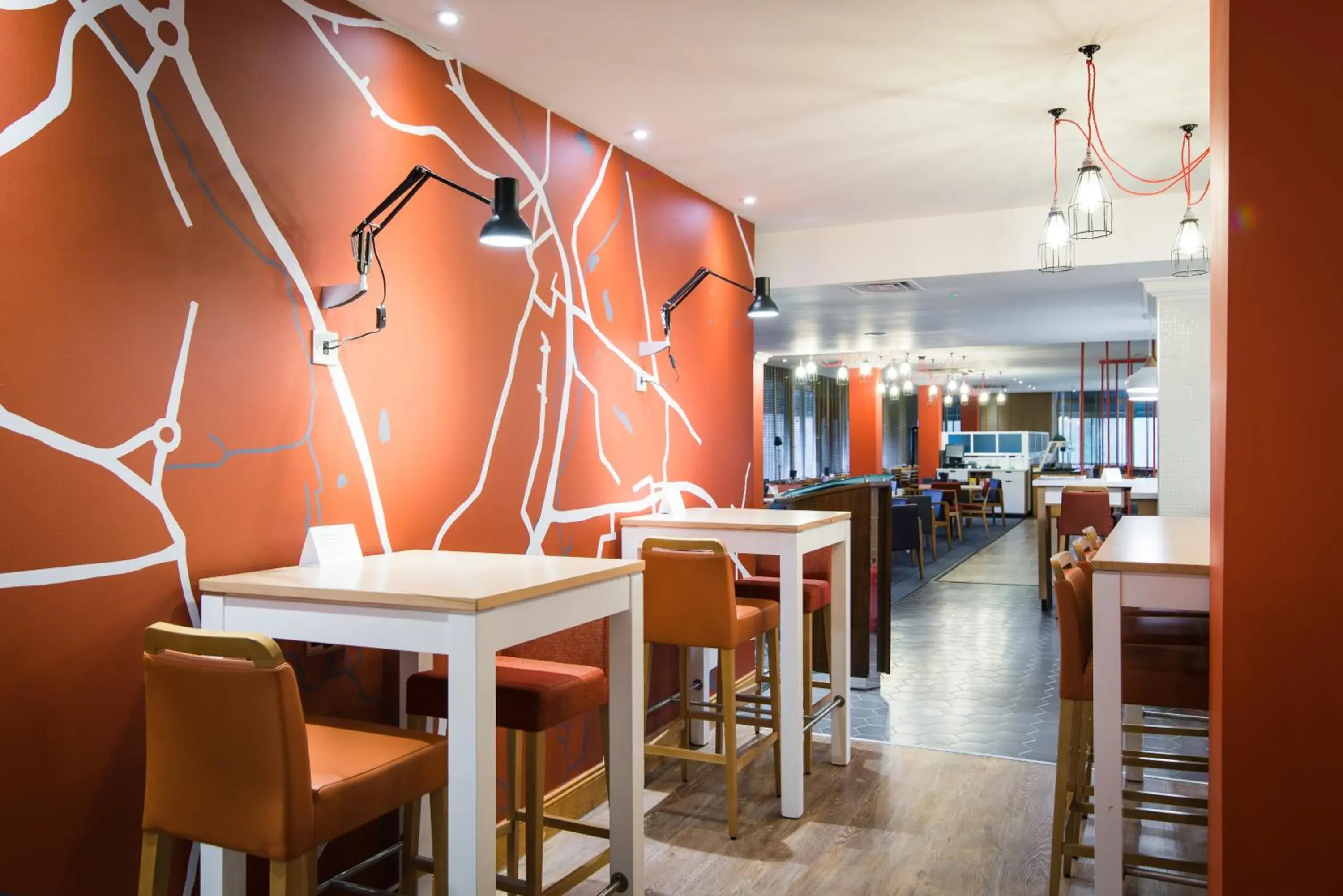 Lounge or bar in Holiday Inn Stoke on Trent M6 Jct15 by IHG Lounge or bar in Holiday Inn Stoke on Trent M6 Jct15 by IHG