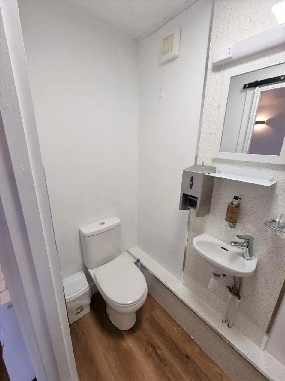 Bathroom in Roy Bridge Hotel