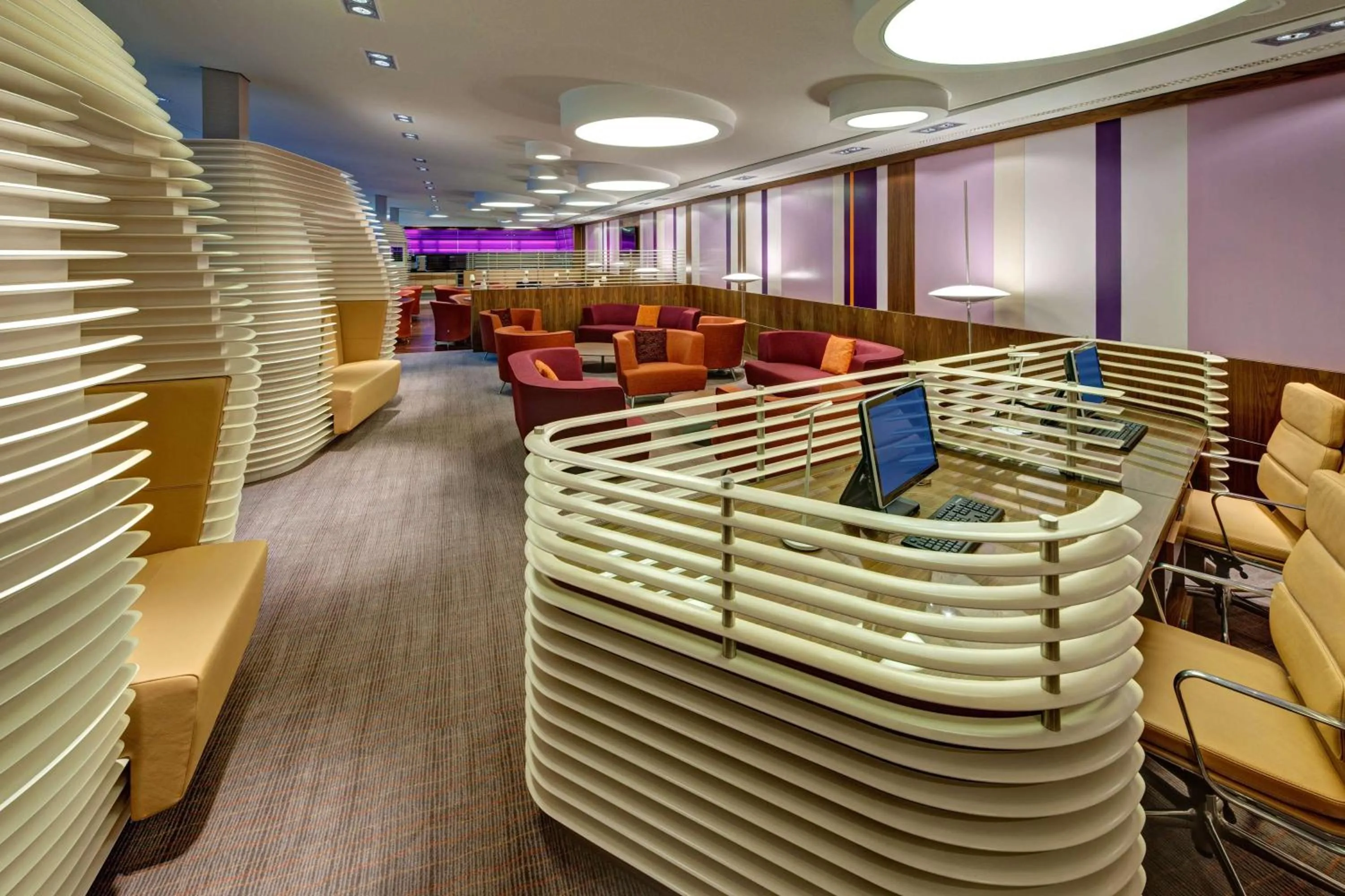 Lounge or bar in Hilton Frankfurt Airport