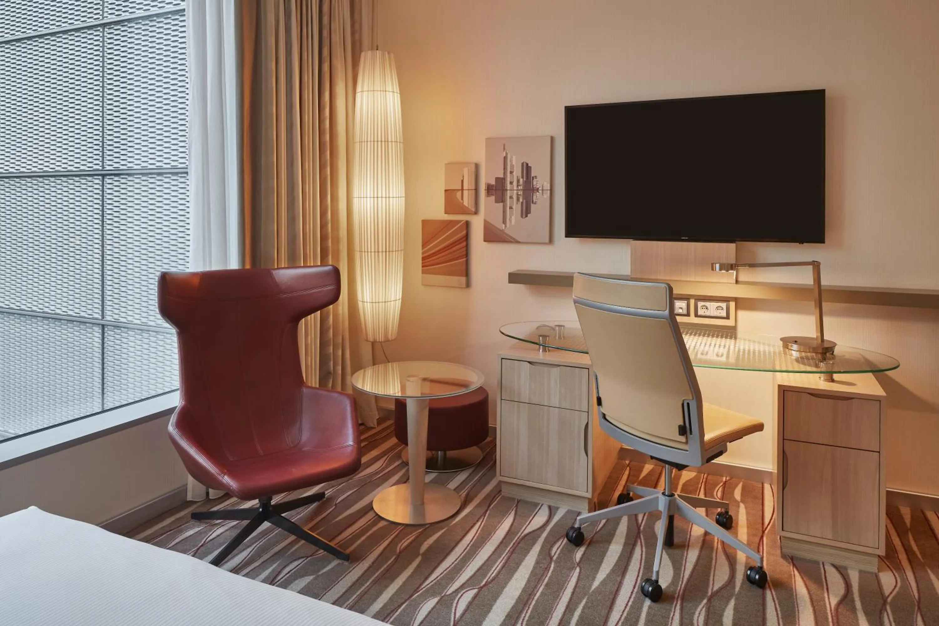 Bedroom, Bed in Hilton Frankfurt Airport