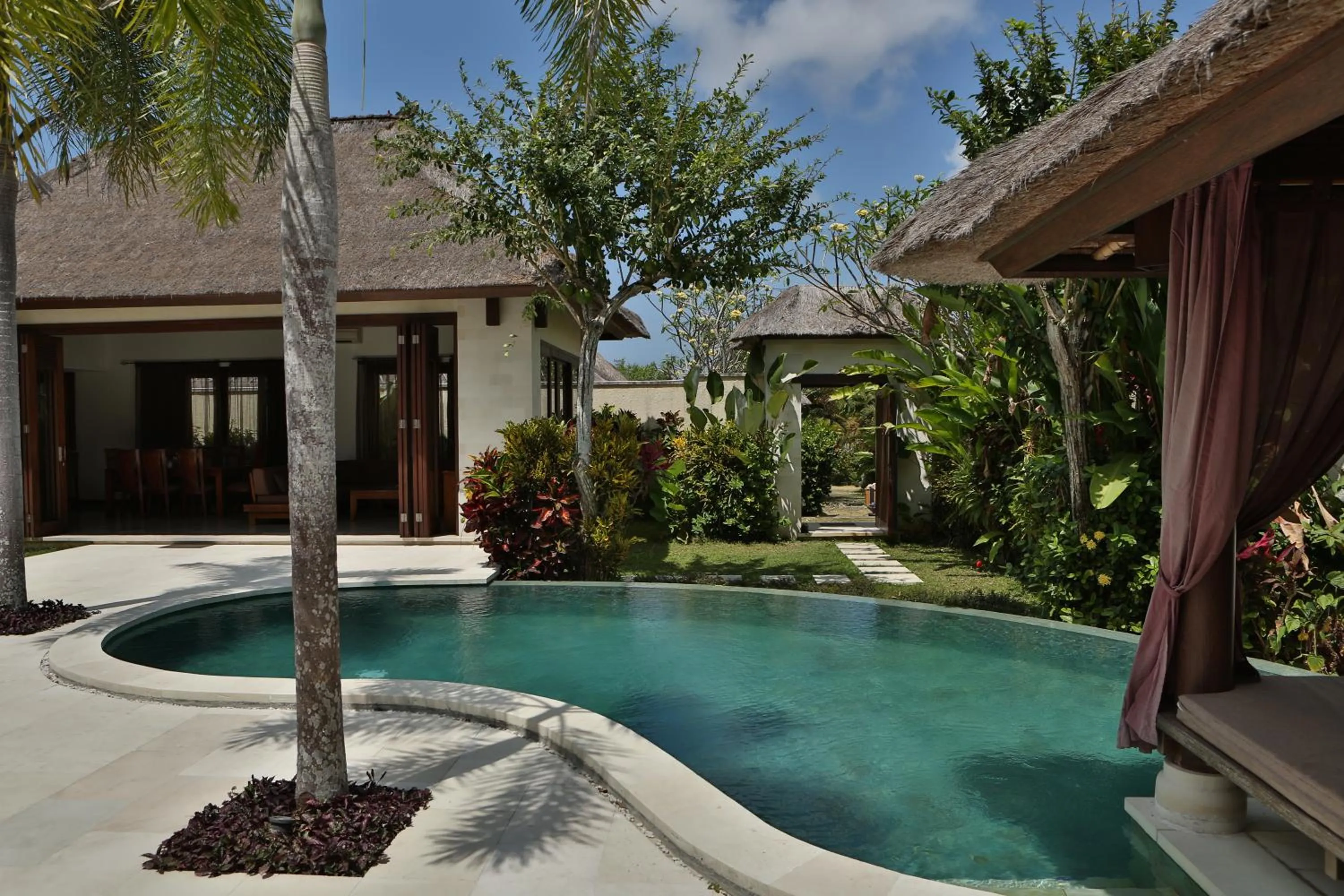 Garden in Mahagiri Villas & Spa Dreamland