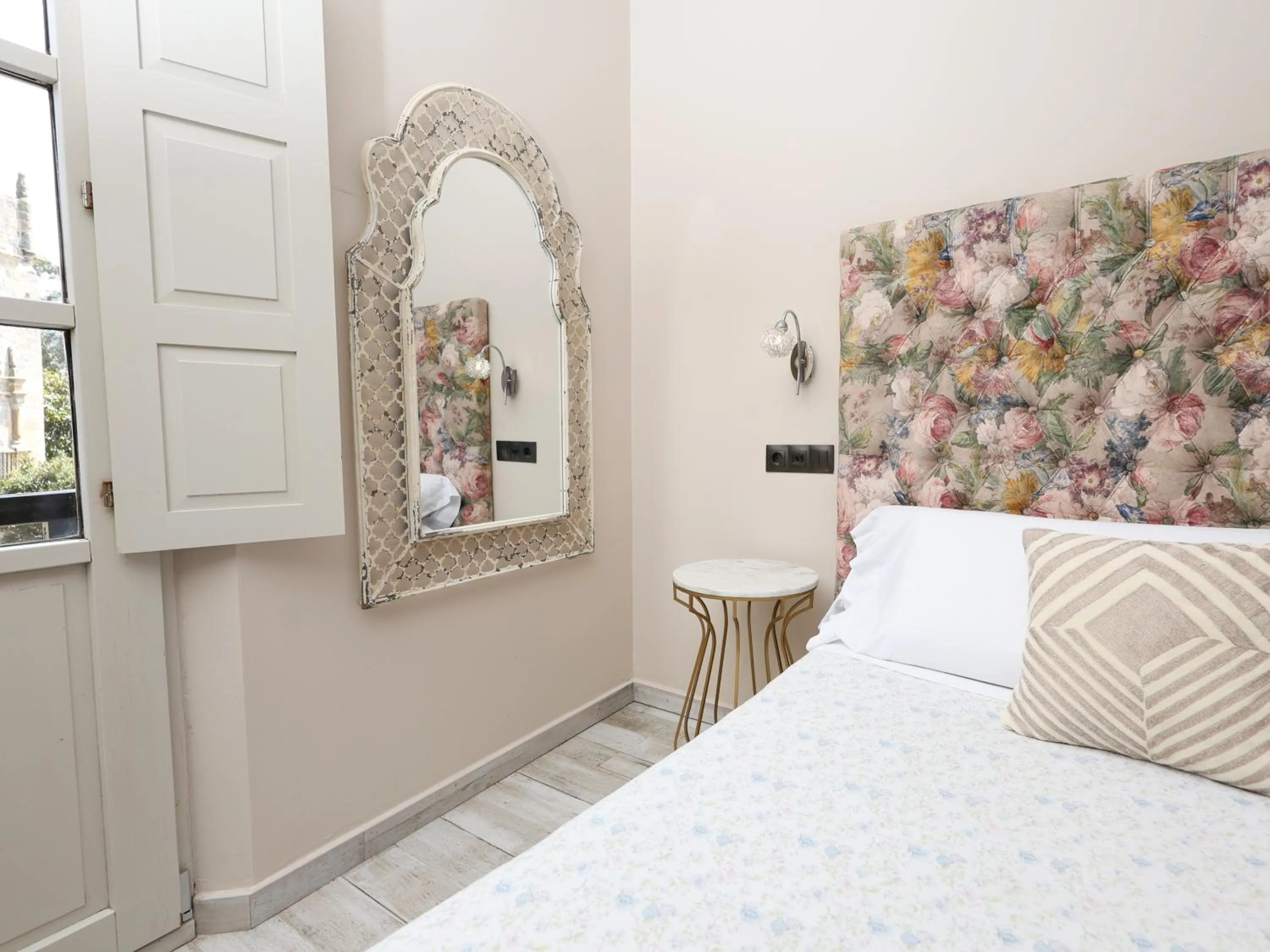 Bed in Akla Suites con Jacuzzi Santillana