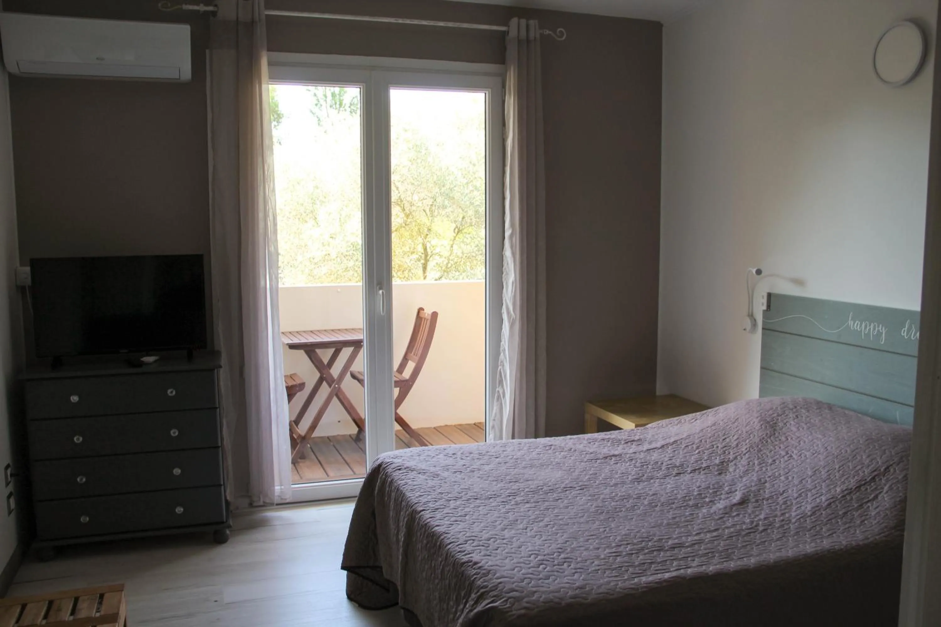 Photo of the whole room, Bed in Résidence les Caraibes