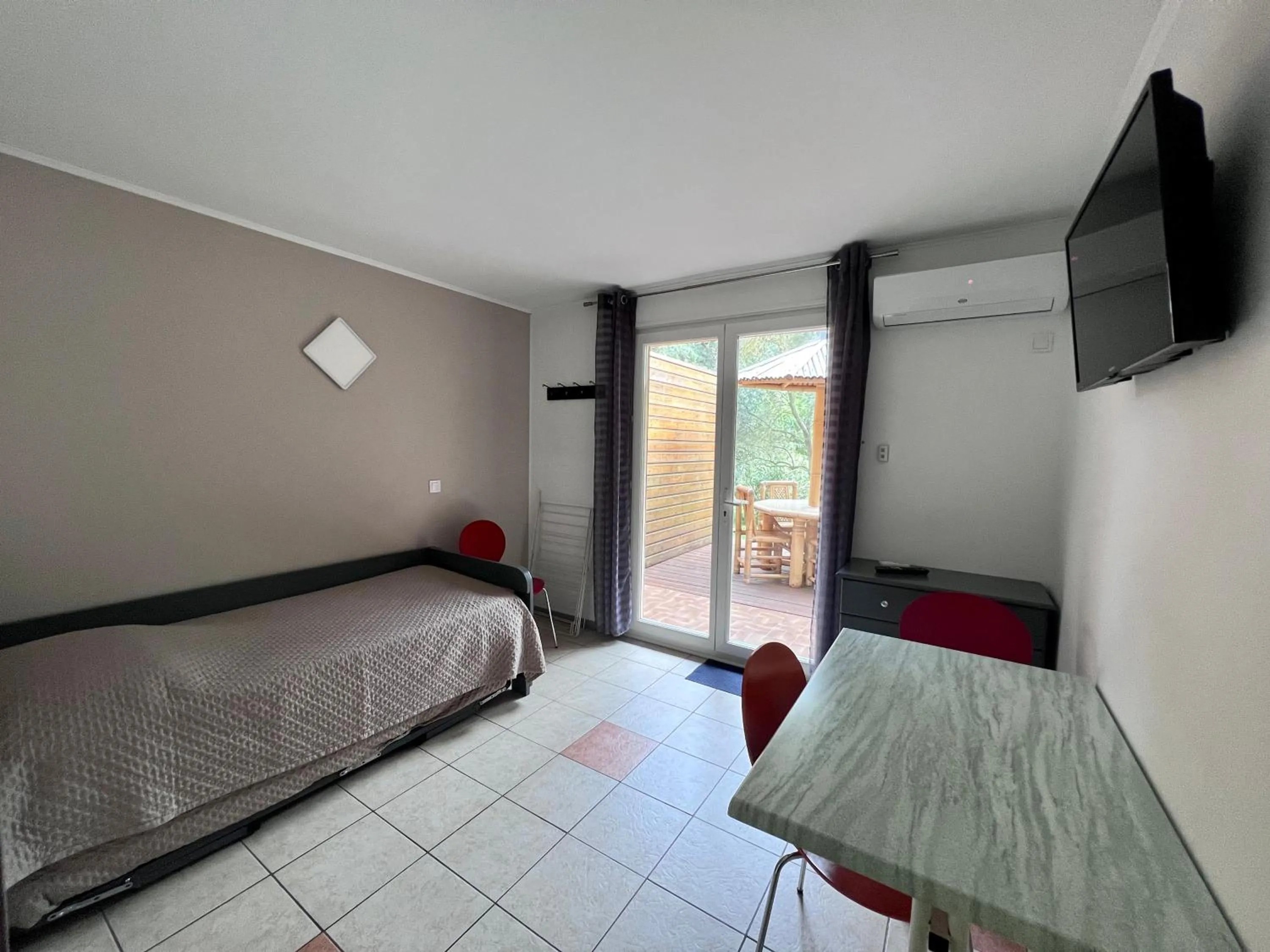 Seating area, Bed in Résidence les Caraibes