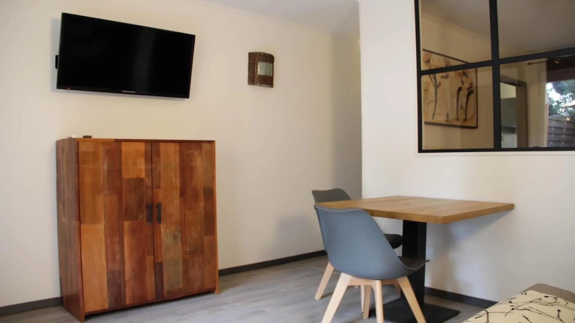 TV and multimedia in Résidence les Caraibes