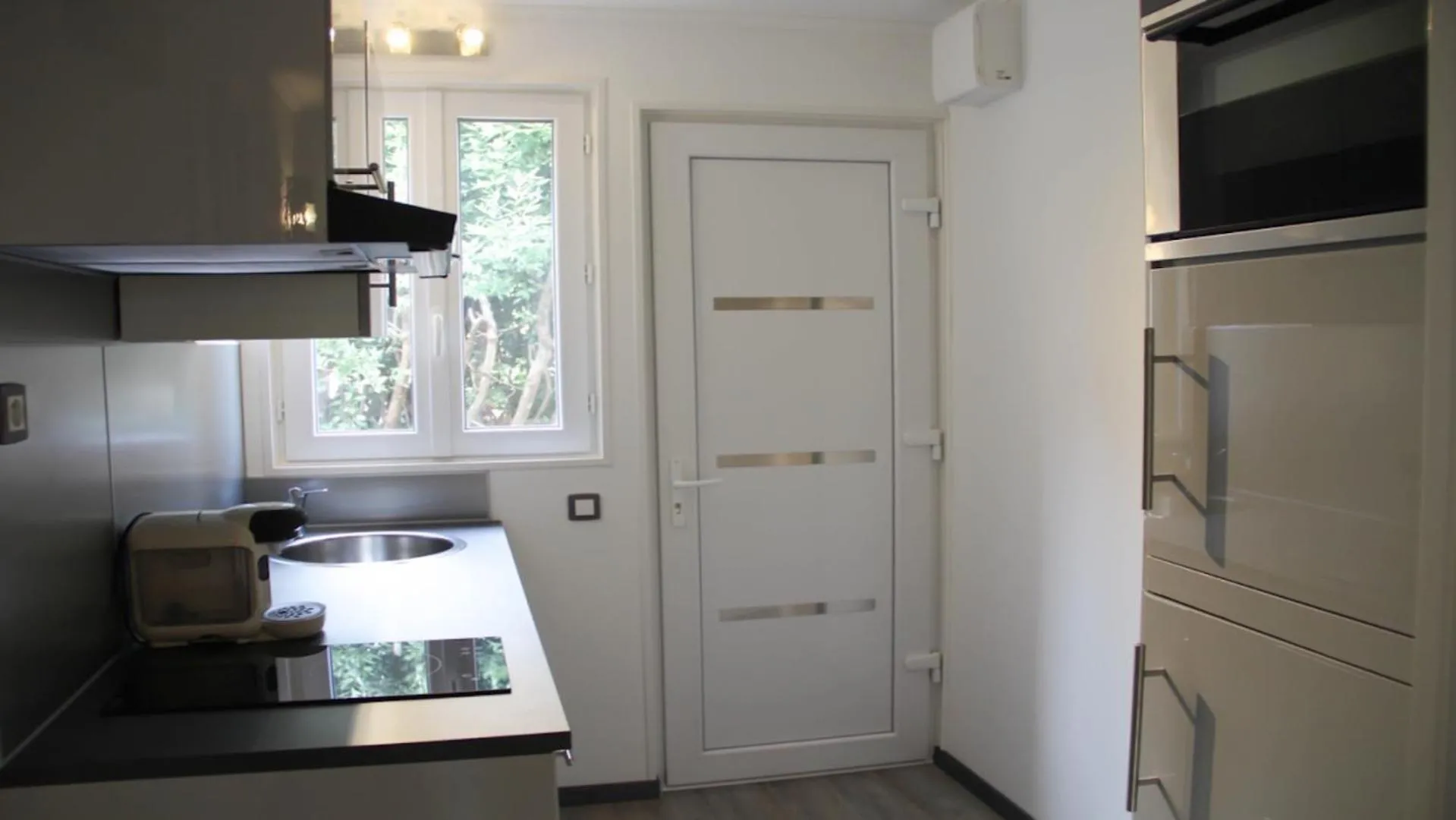 Kitchen or kitchenette in Résidence les Caraibes