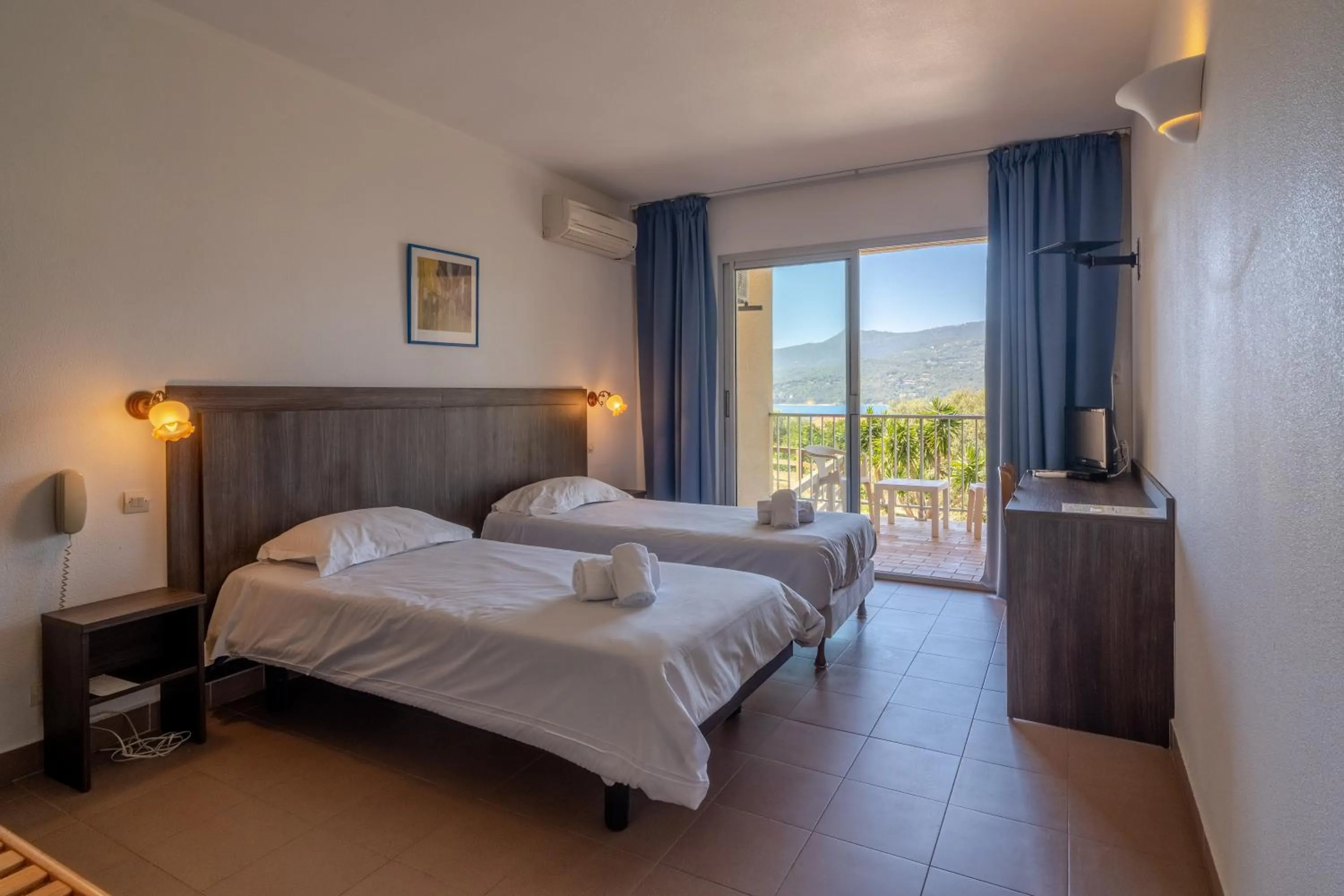 Bed in Hotel Hibiscus