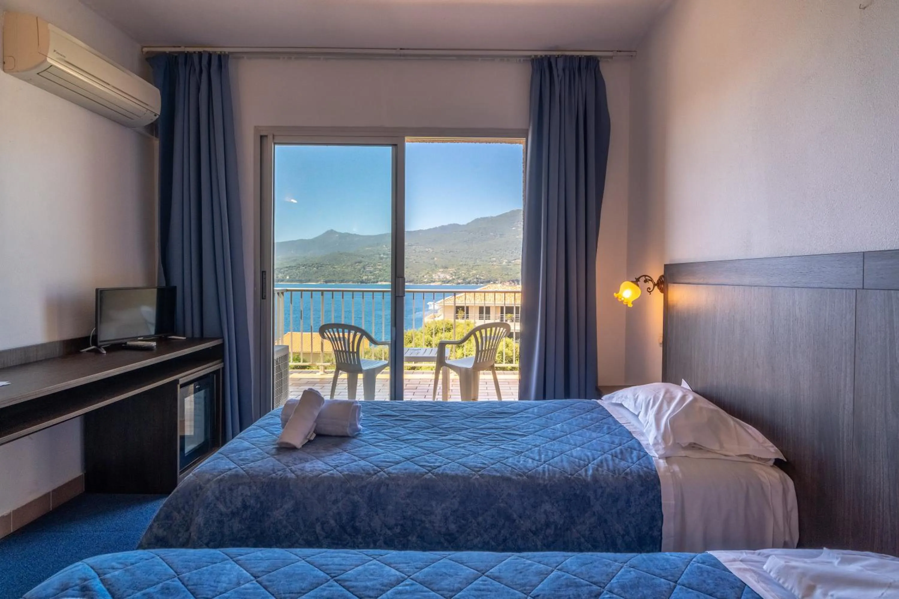 Bed in Hotel Hibiscus