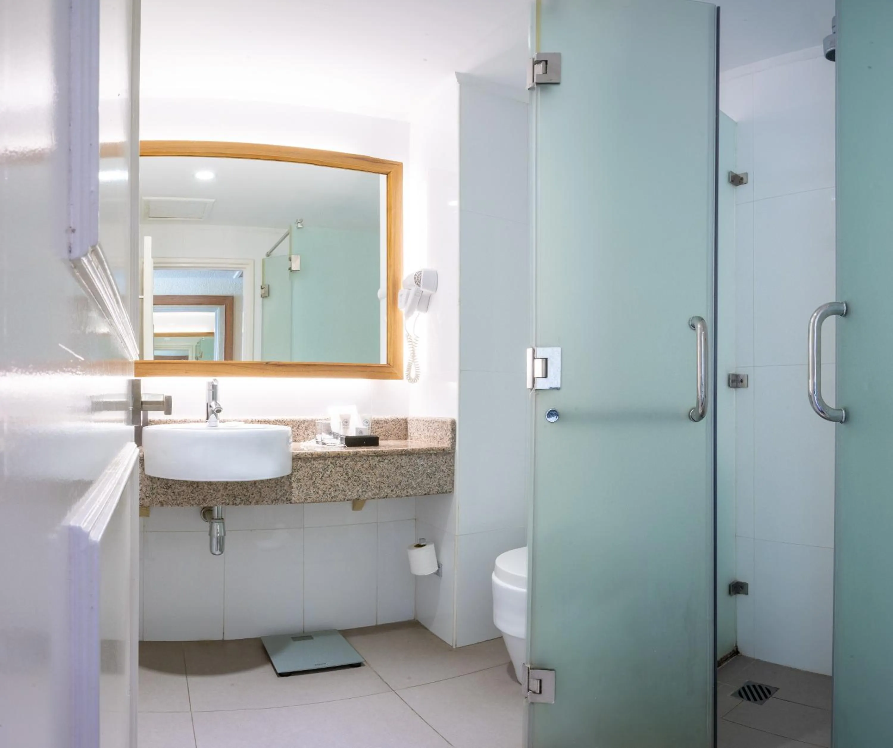 Shower in Coral Strand Smart Choice