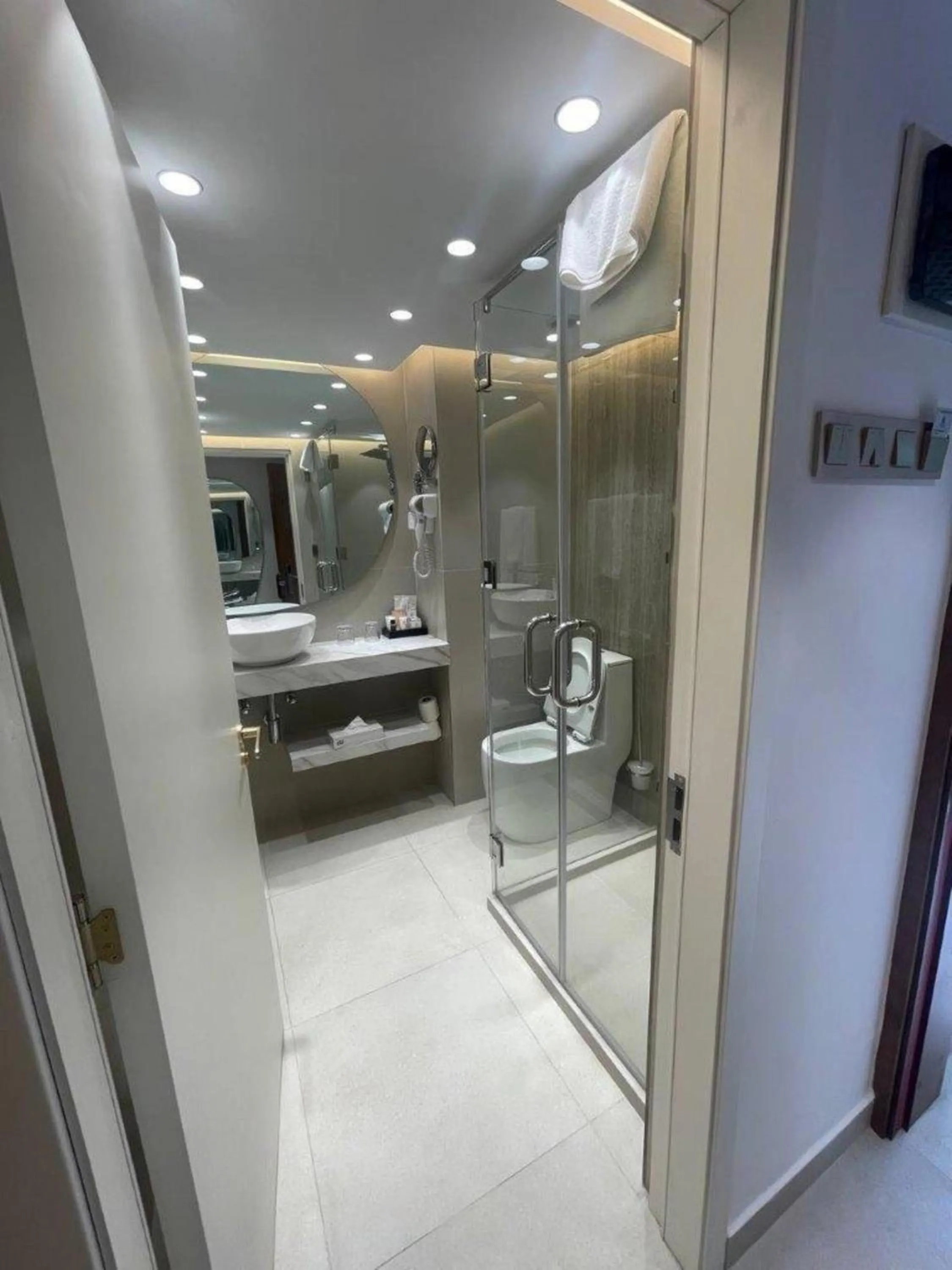 Shower in Coral Strand Smart Choice