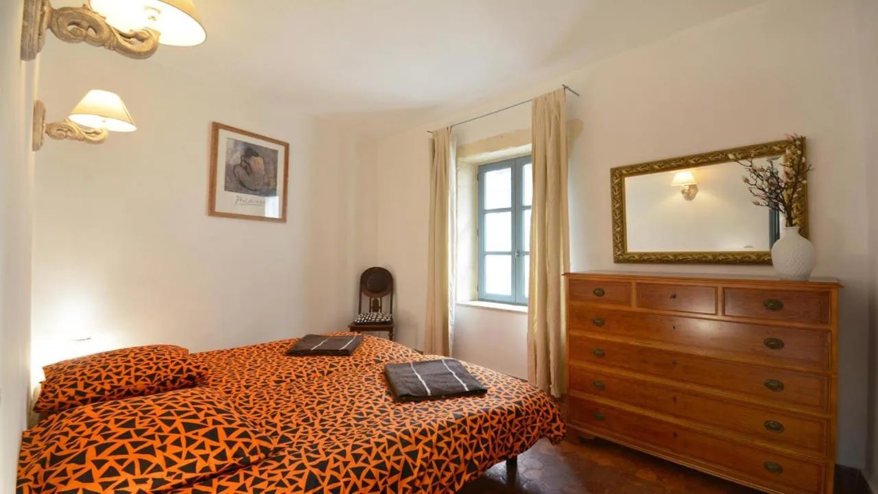 Bed in L'Escalier Rouge