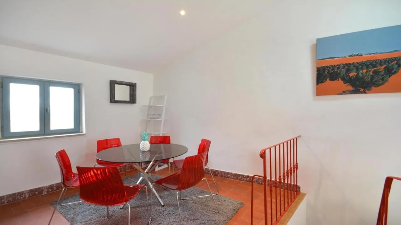 Dining area in L'Escalier Rouge