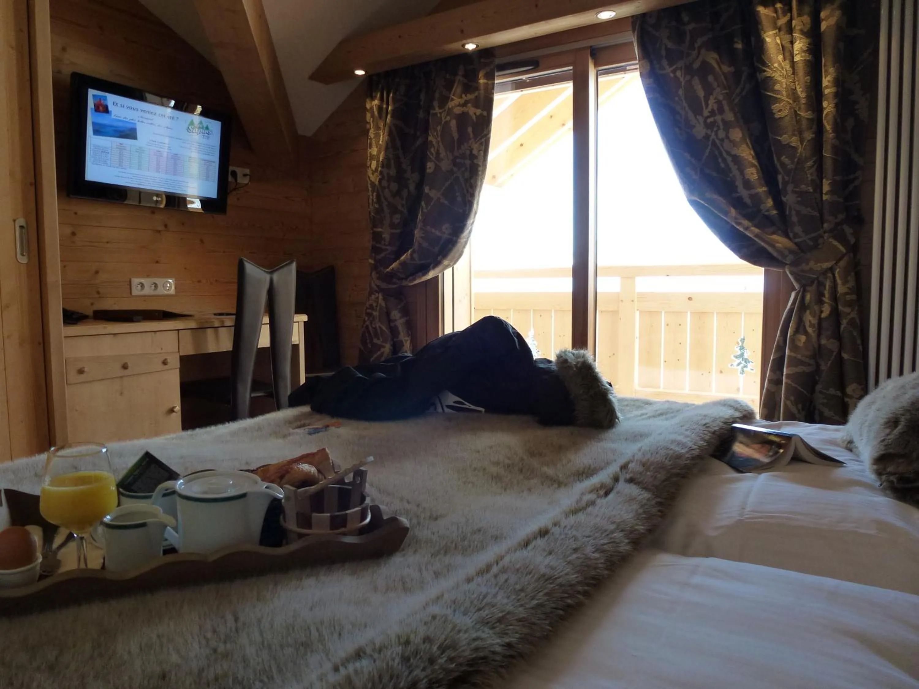 Photo of the whole room, Bed in Hôtel Restaurant "Les Sapins" Wellness & Gourmet