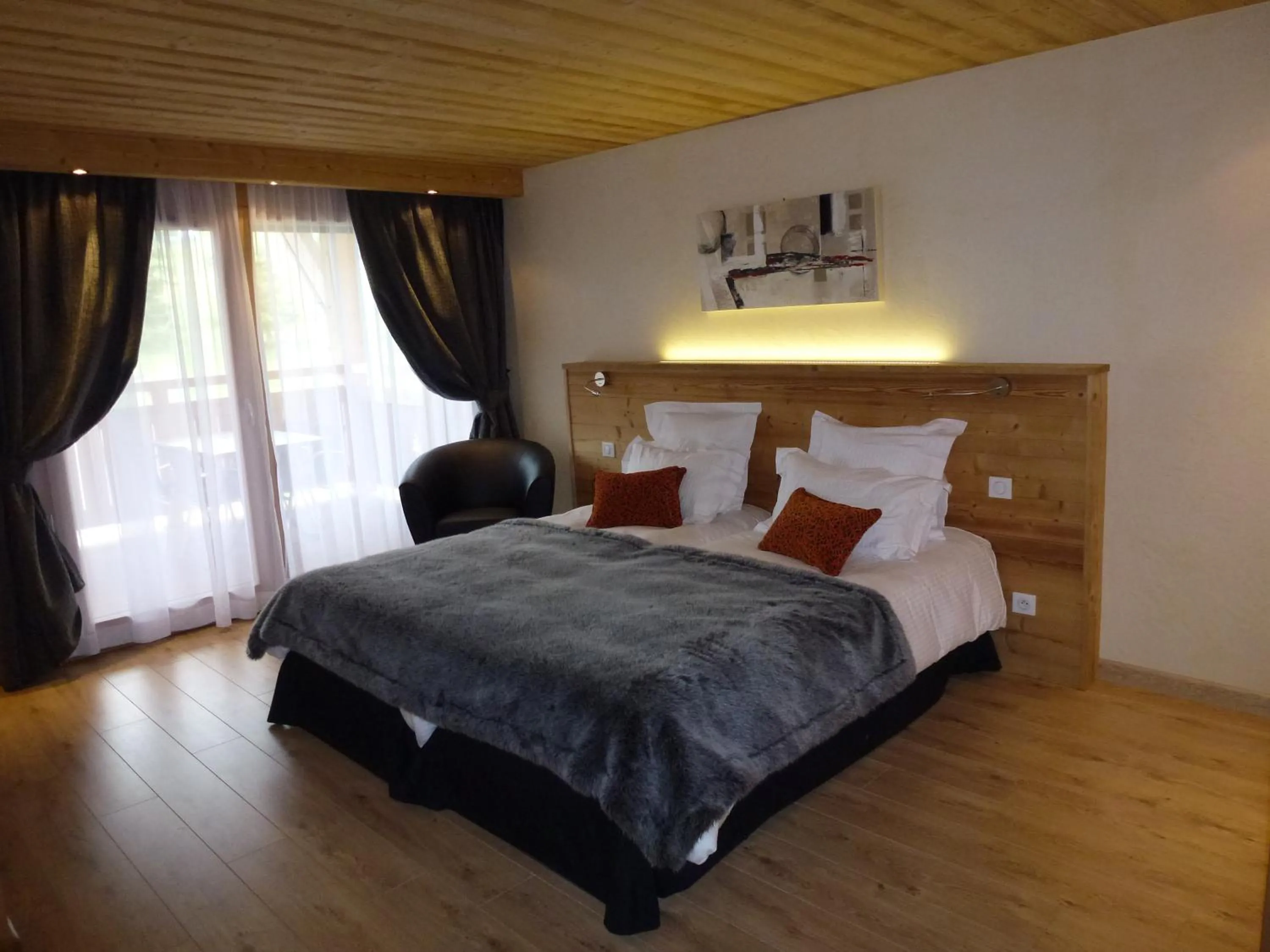 Bedroom, Bed in Hôtel Restaurant "Les Sapins" Wellness & Gourmet