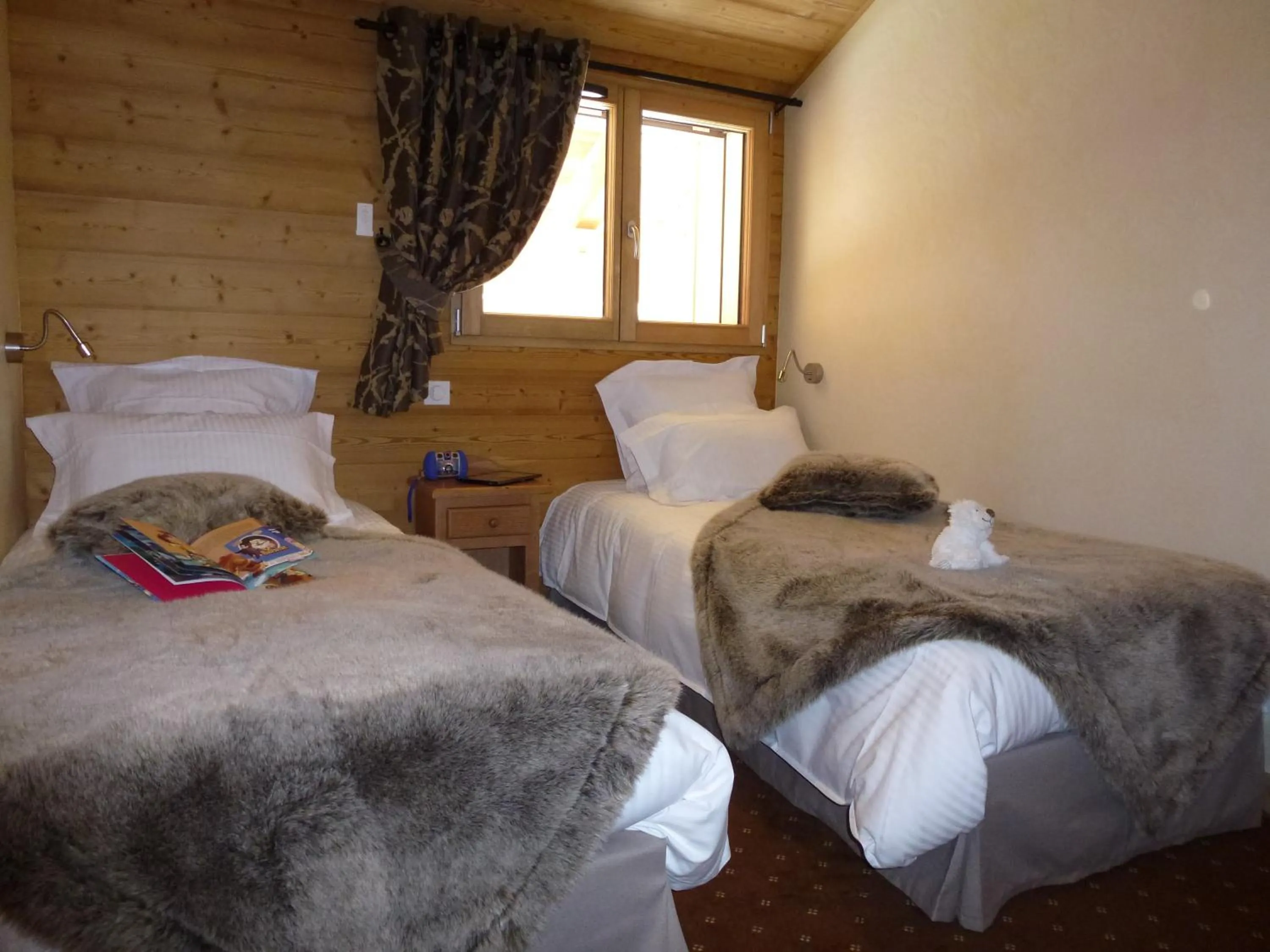 Bedroom, Bed in Hôtel Restaurant "Les Sapins" Wellness & Gourmet