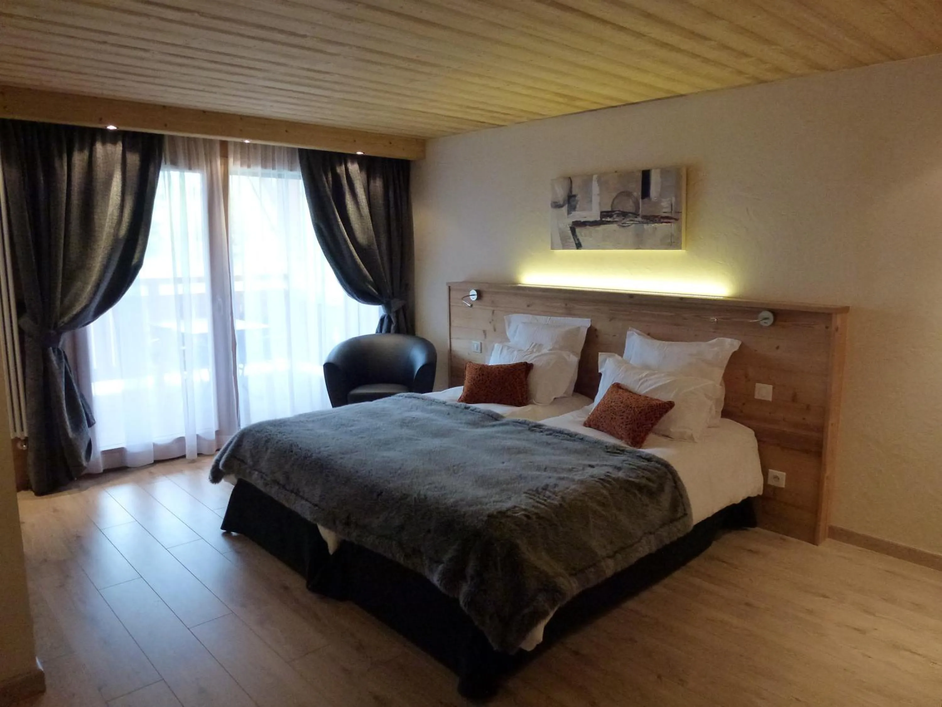 Bedroom, Bed in Hôtel Restaurant "Les Sapins" Wellness & Gourmet