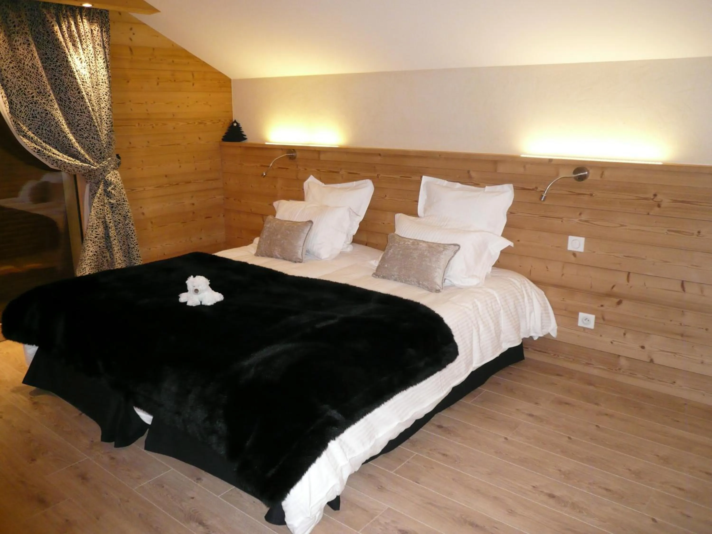 Bedroom, Bed in Hôtel Restaurant "Les Sapins" Wellness & Gourmet