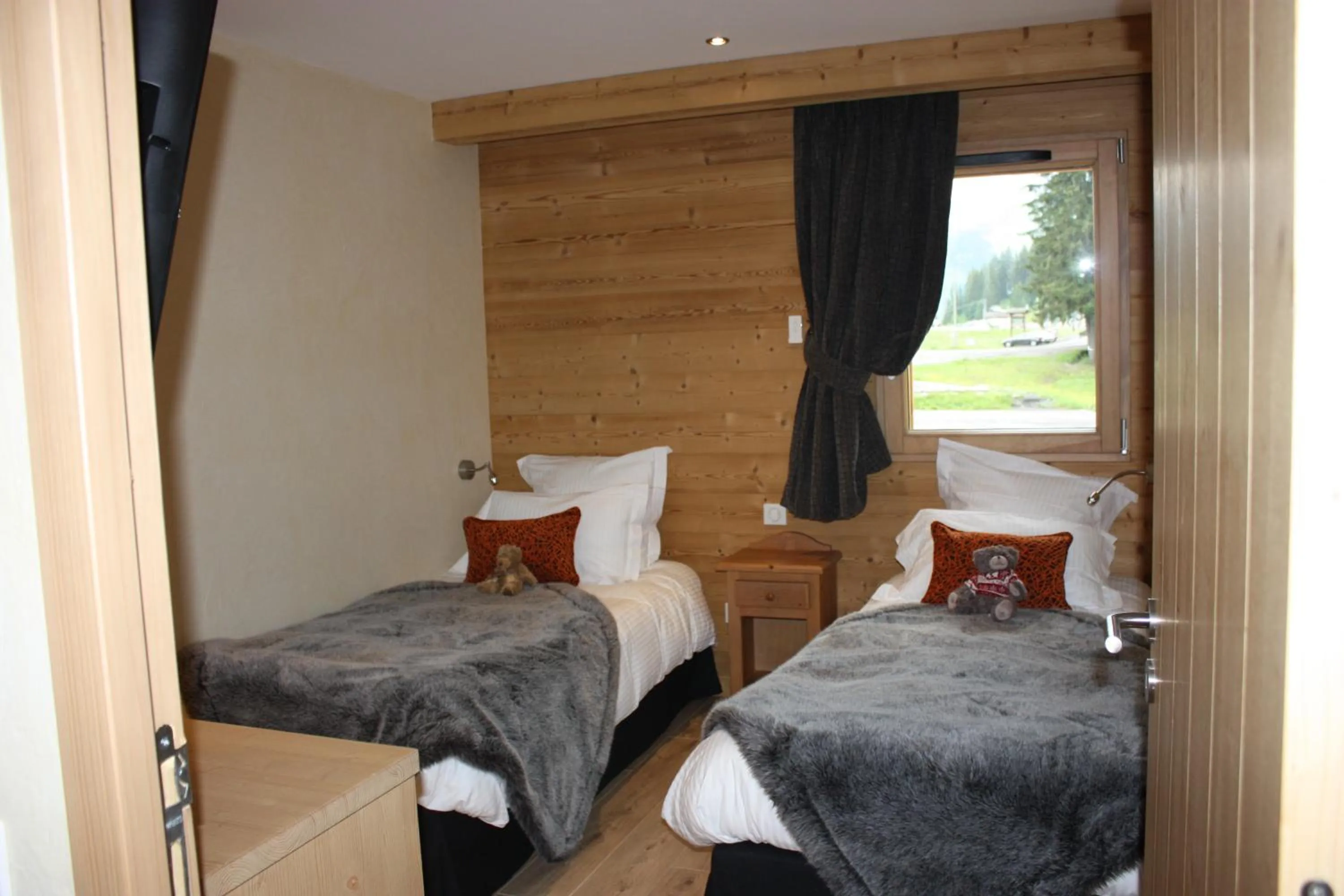 Bedroom, Bed in Hôtel Restaurant "Les Sapins" Wellness & Gourmet